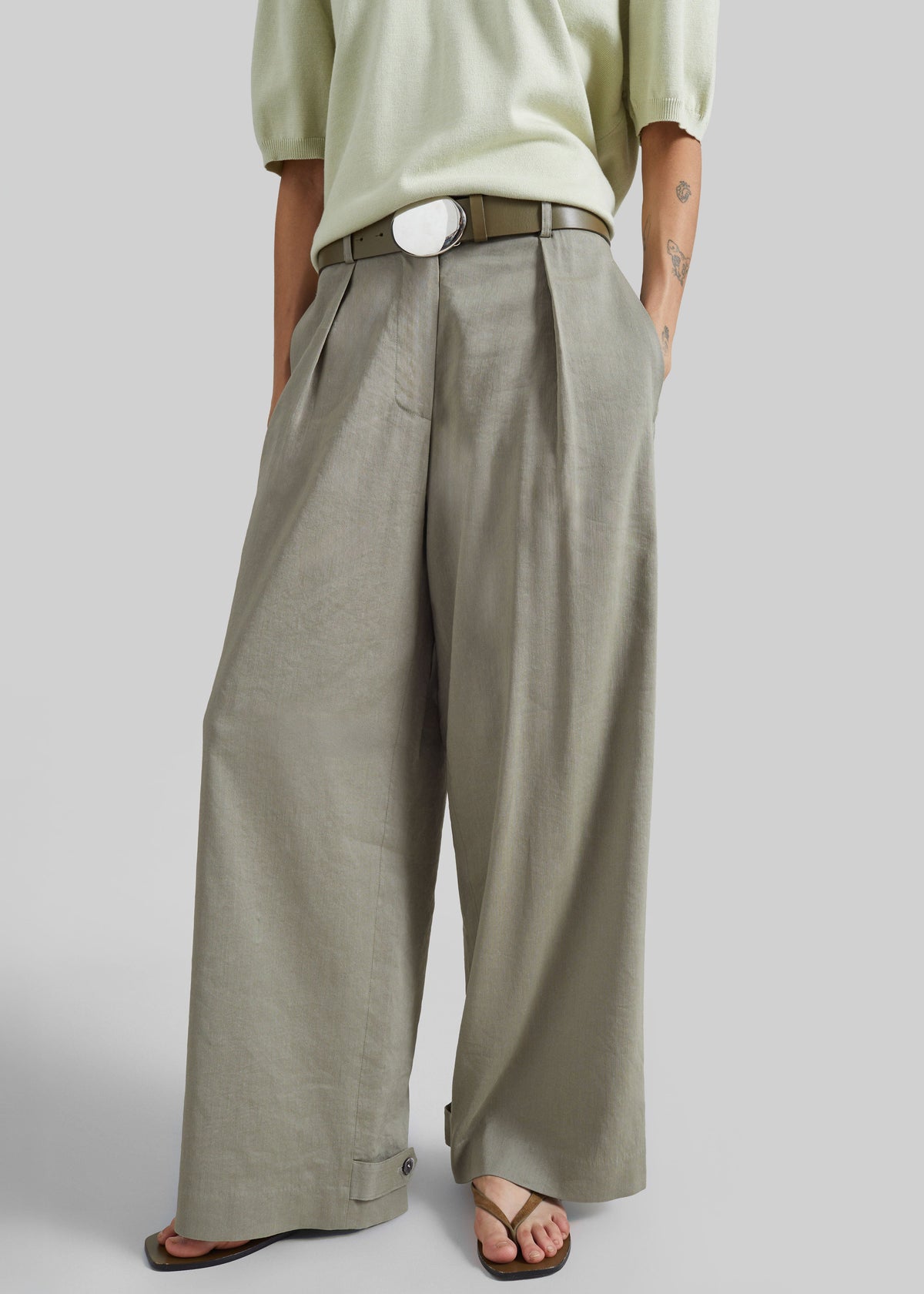 Auray Pleated Trousers - Olive β view 8 of 10