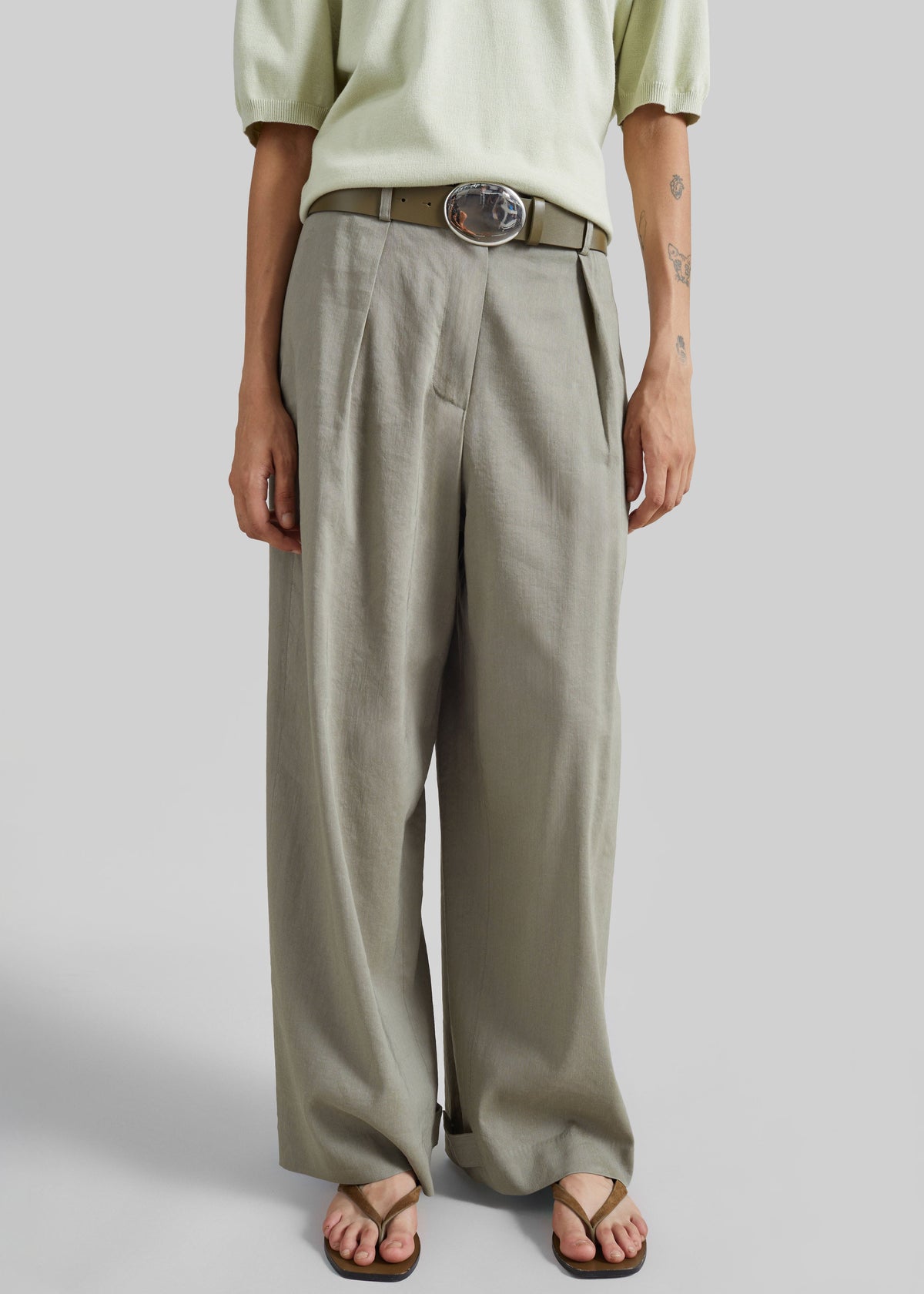 Auray Pleated Trousers - Olive β view 7 of 10