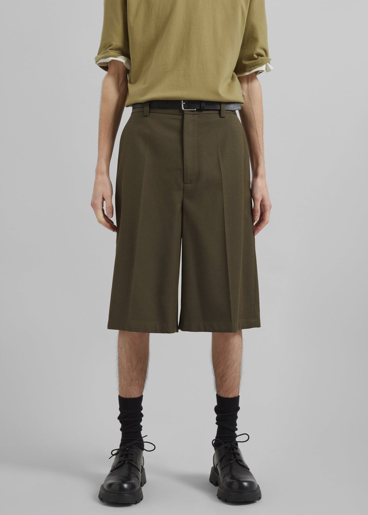 Belgrave Bermuda Shorts - Army Green β view 2 of 9