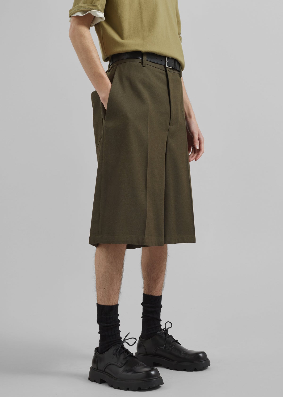 Belgrave Bermuda Shorts - Army Green β view 5 of 9