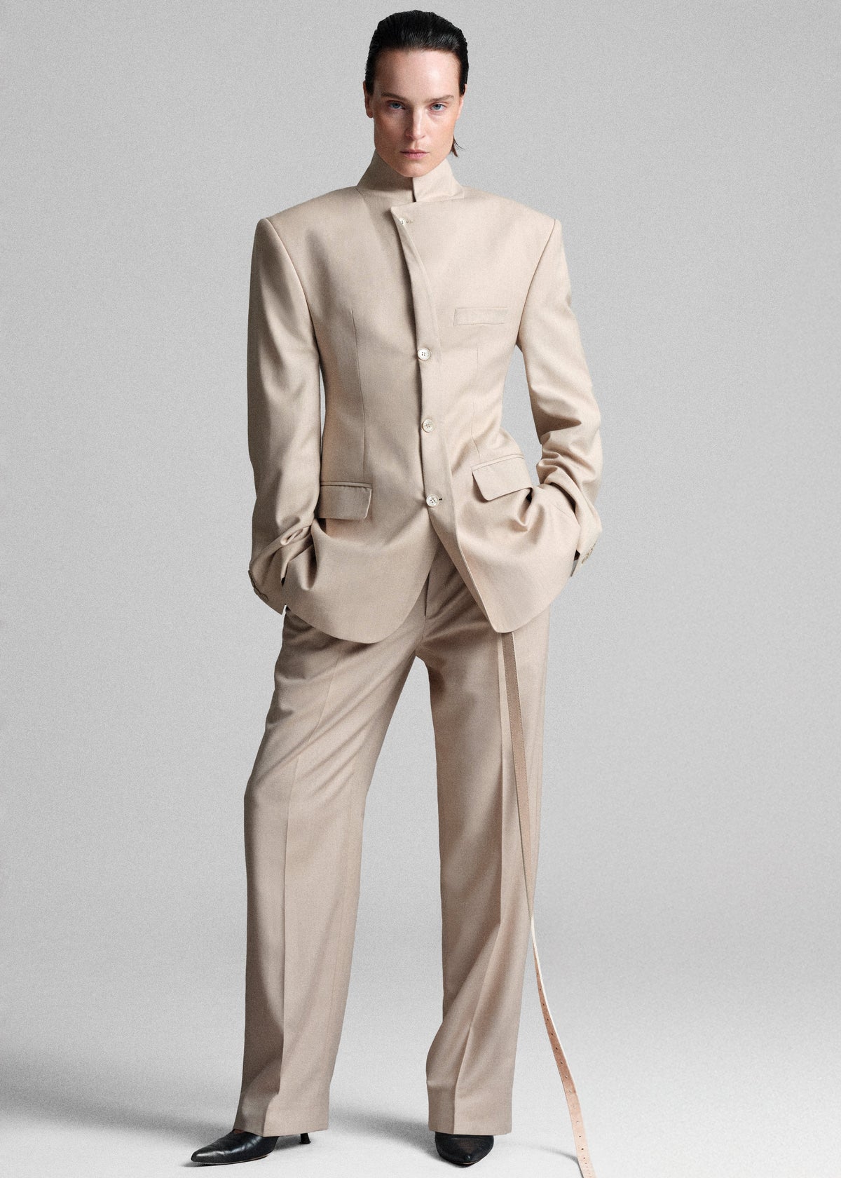 Bettter Folded Blazer - Beige β view 2 of 6