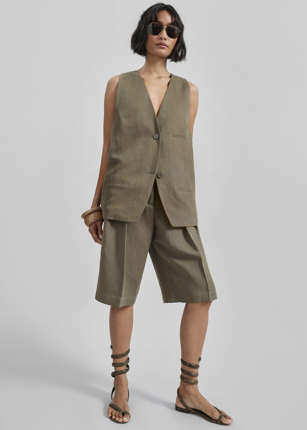Bilbao Pleated Linen Bermuda Shorts - Khaki β view 3 of 9