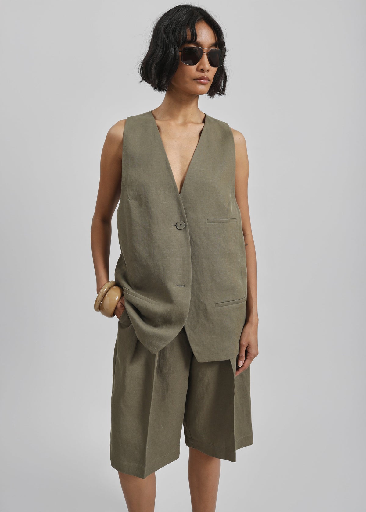 Bilbao Pleated Linen Bermuda Shorts - Khaki β view 4 of 9