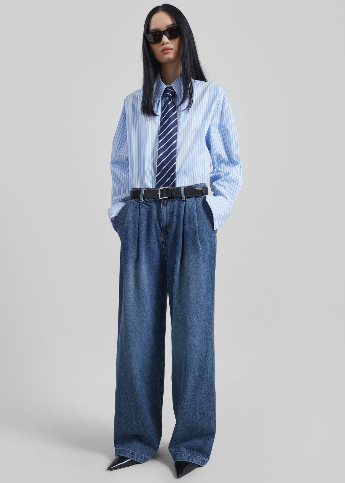 Buxton Pleated Wide Jeans - Medium Wash β view 4 of 8