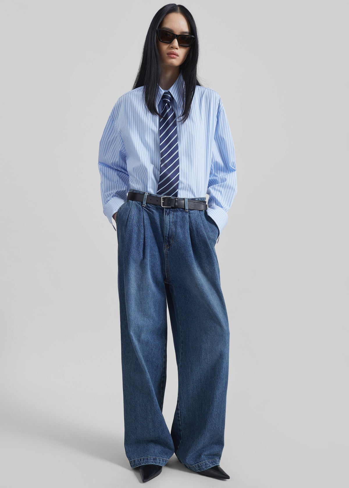 Buxton Pleated Wide Jeans - Medium Wash β view 6 of 8