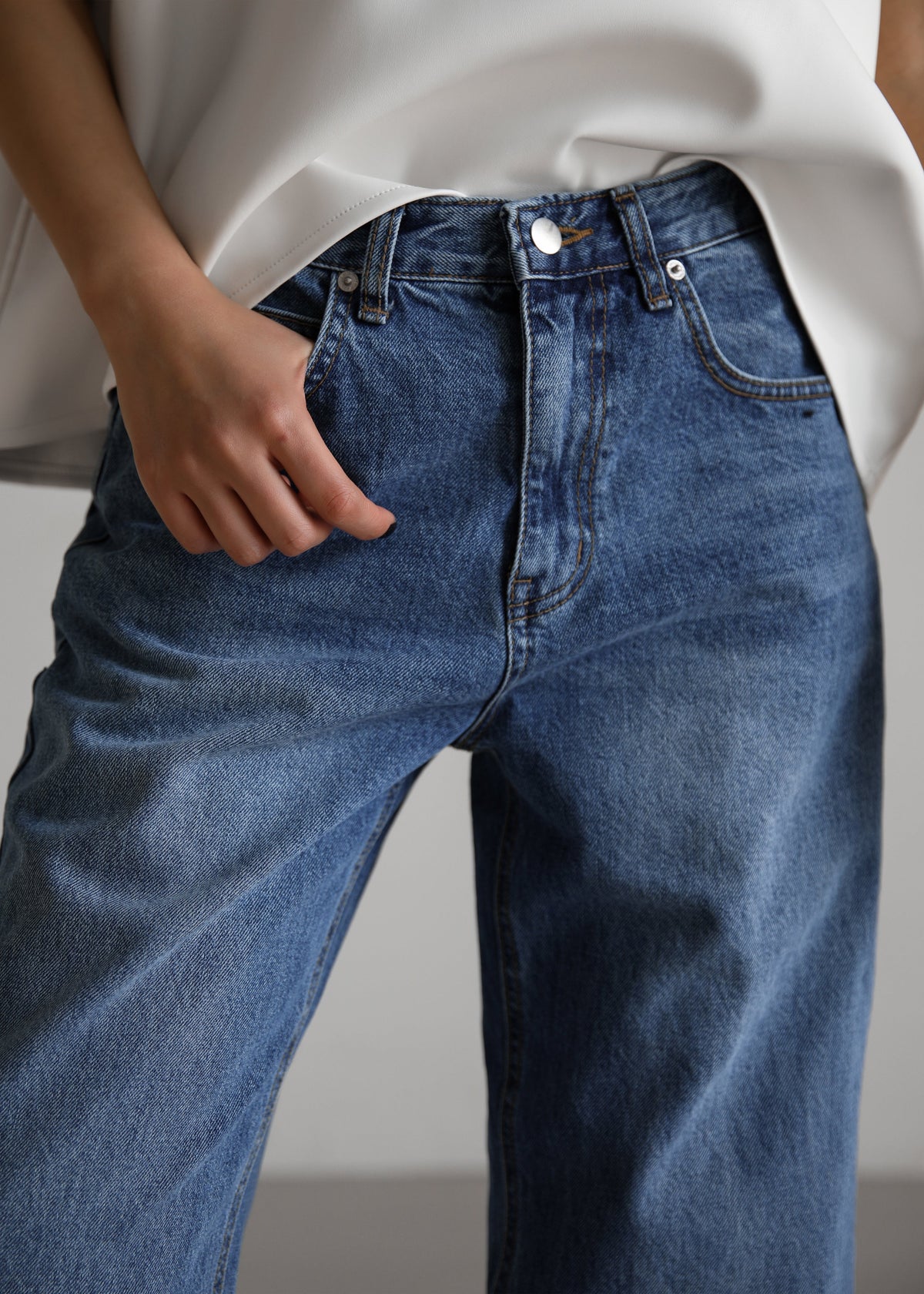 Dalston Jeans - Medium Wash – view 3 of 8