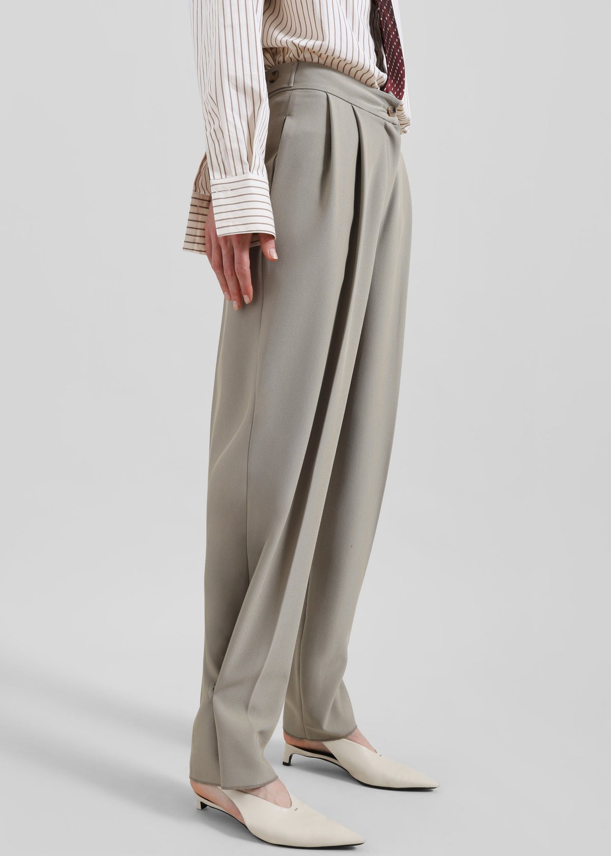 Dina Pleated Trousers - Light Taupe β view 3 of 8