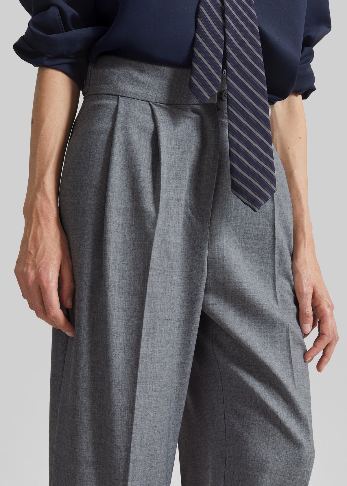 Doyer Pleated Trousers - Light Grey β view 6 of 8