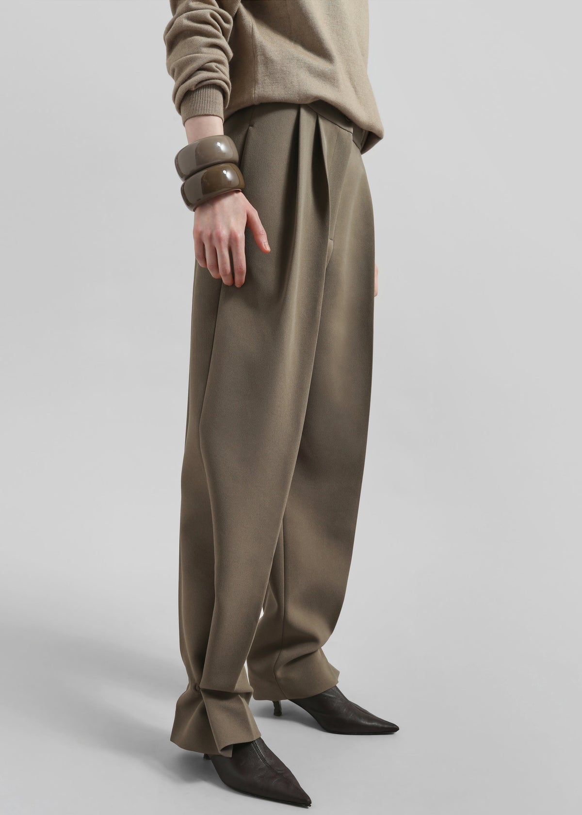 Doyer Pleated Trousers - Moss Green β view 2 of 8