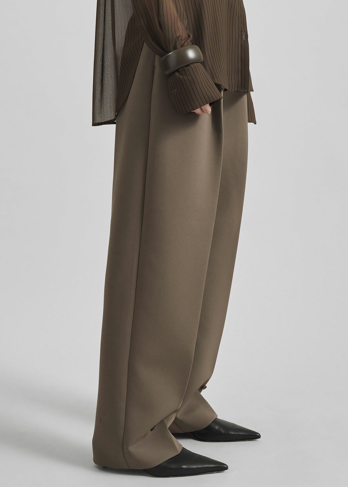 Doyer Pleated Trousers - Moss Green β view 7 of 8