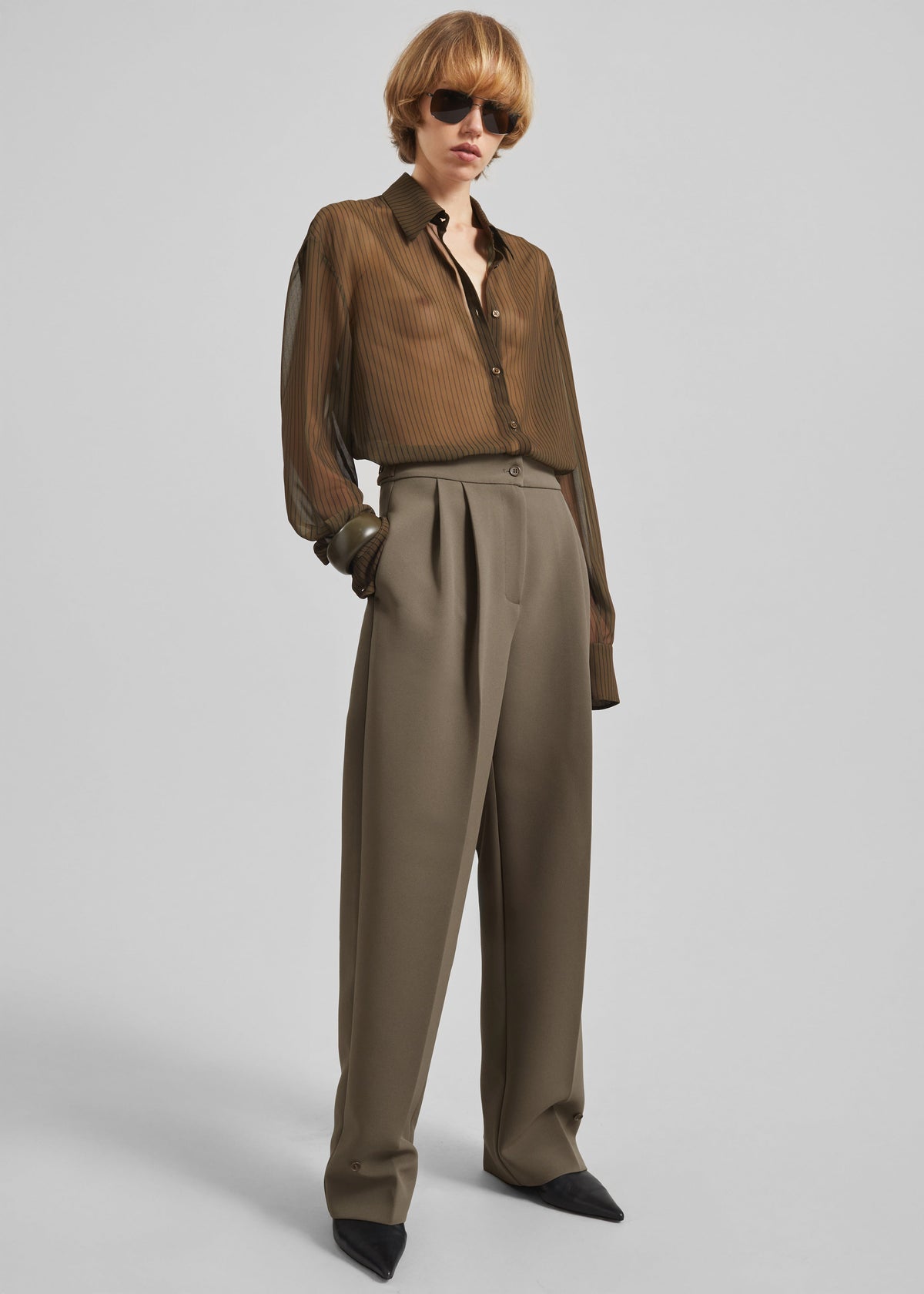 Doyer Pleated Trousers - Moss Green β view 6 of 8