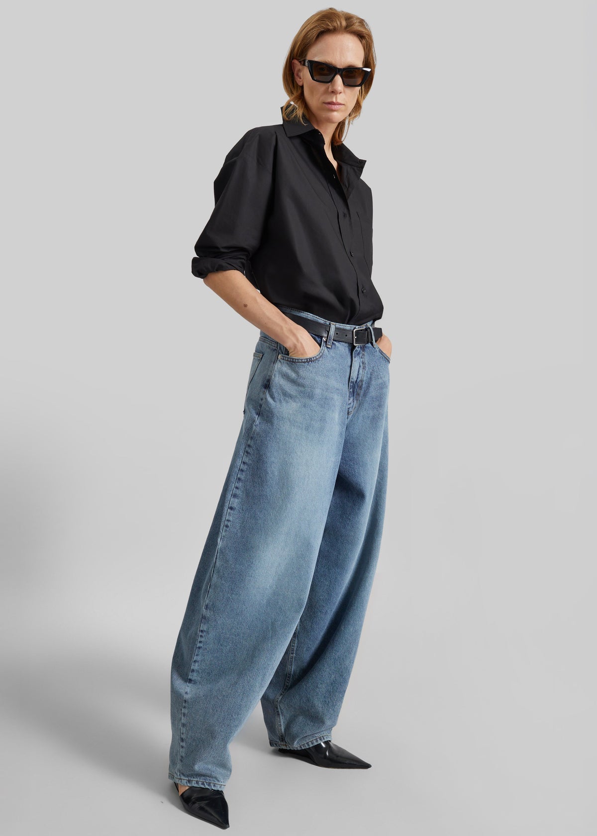 Elga Barrel Leg Jeans - Medium Wash β view 4 of 9