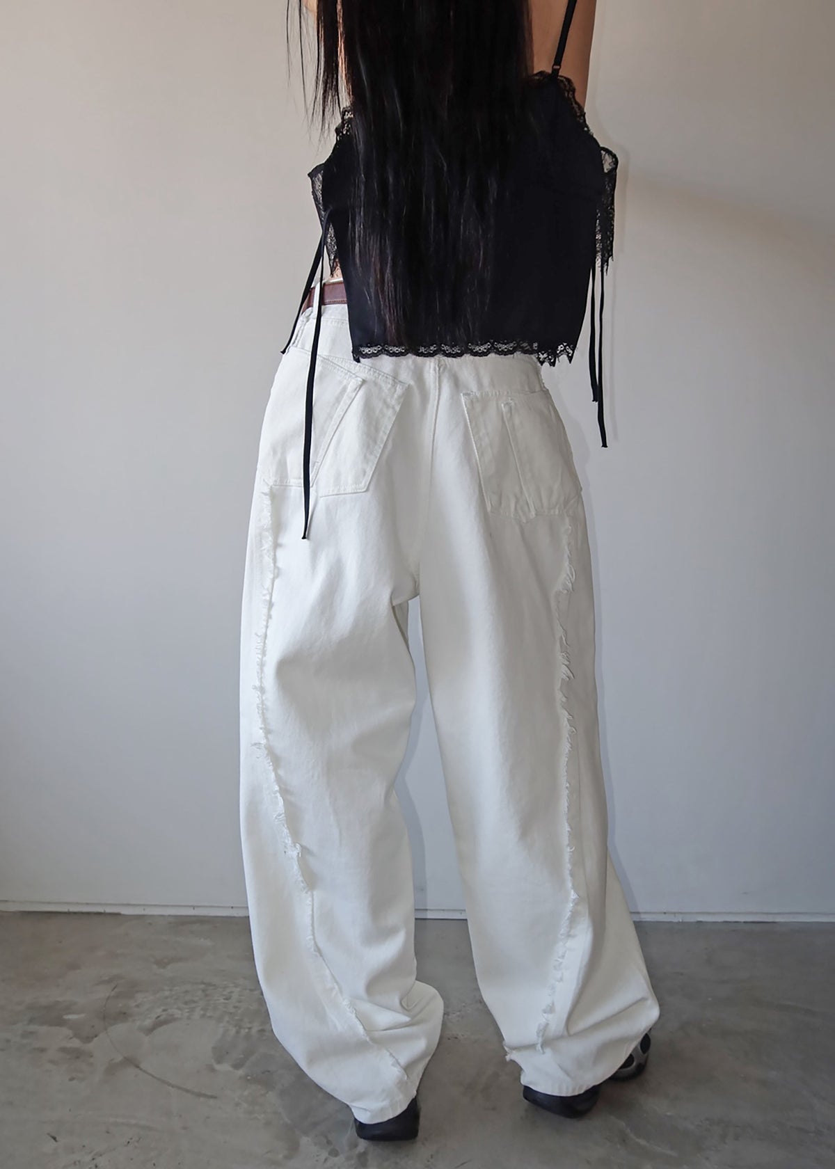Halgar Frayed Seam Barrel Leg Jeans - White β view 4 of 14