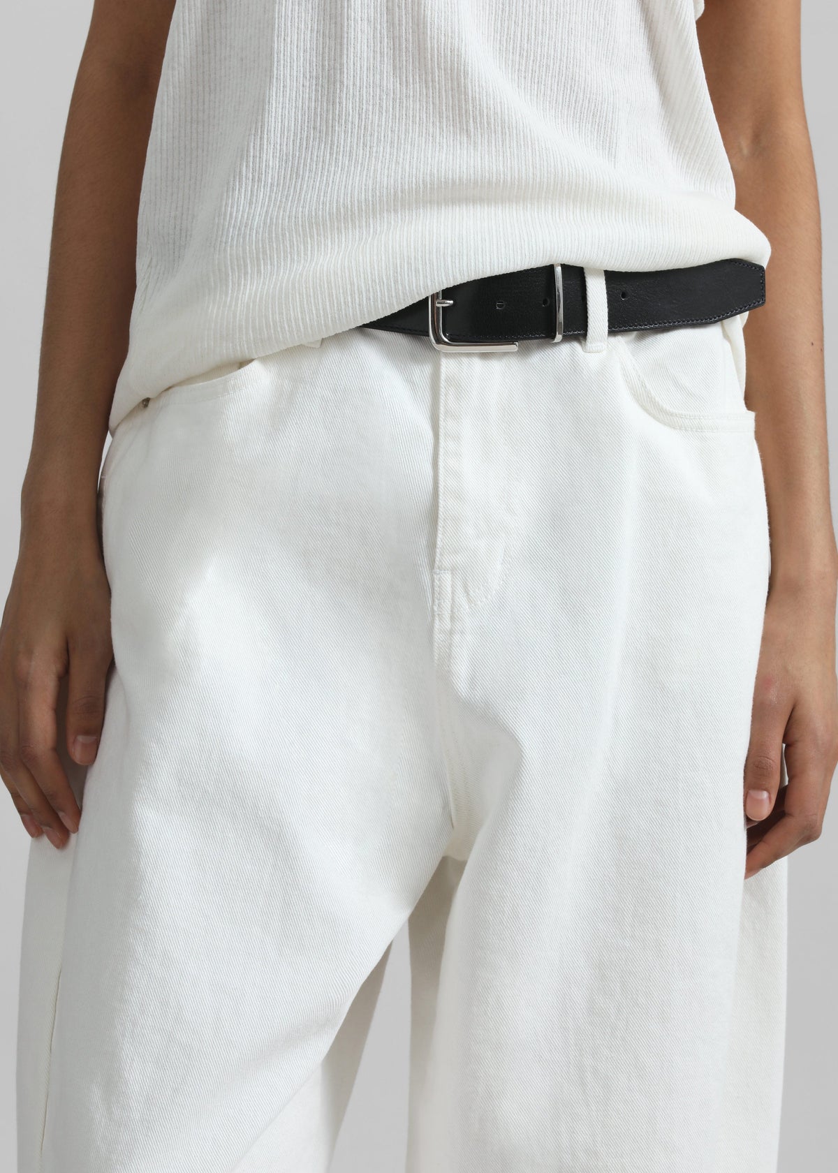 Halgar Frayed Seam Barrel Leg Jeans - White β view 6 of 14