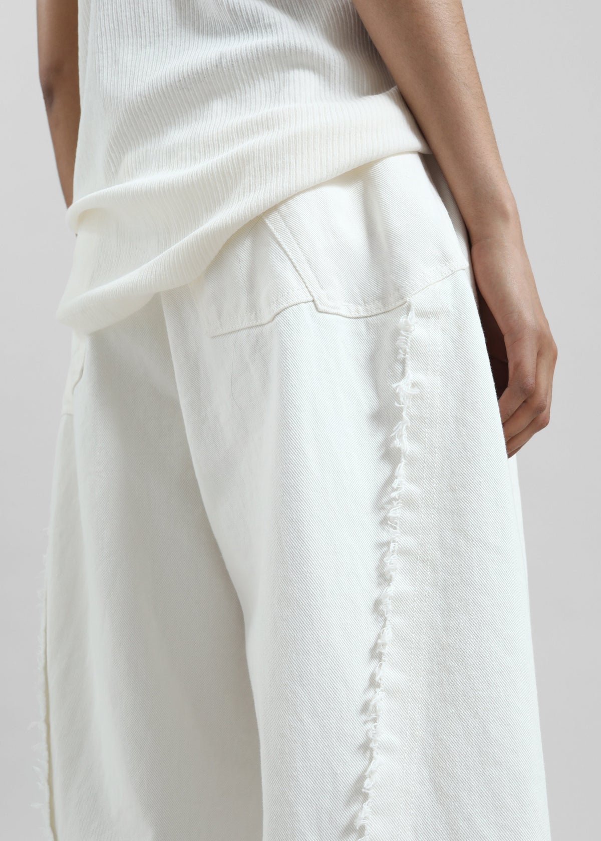 Halgar Frayed Seam Barrel Leg Jeans - White β view 7 of 14