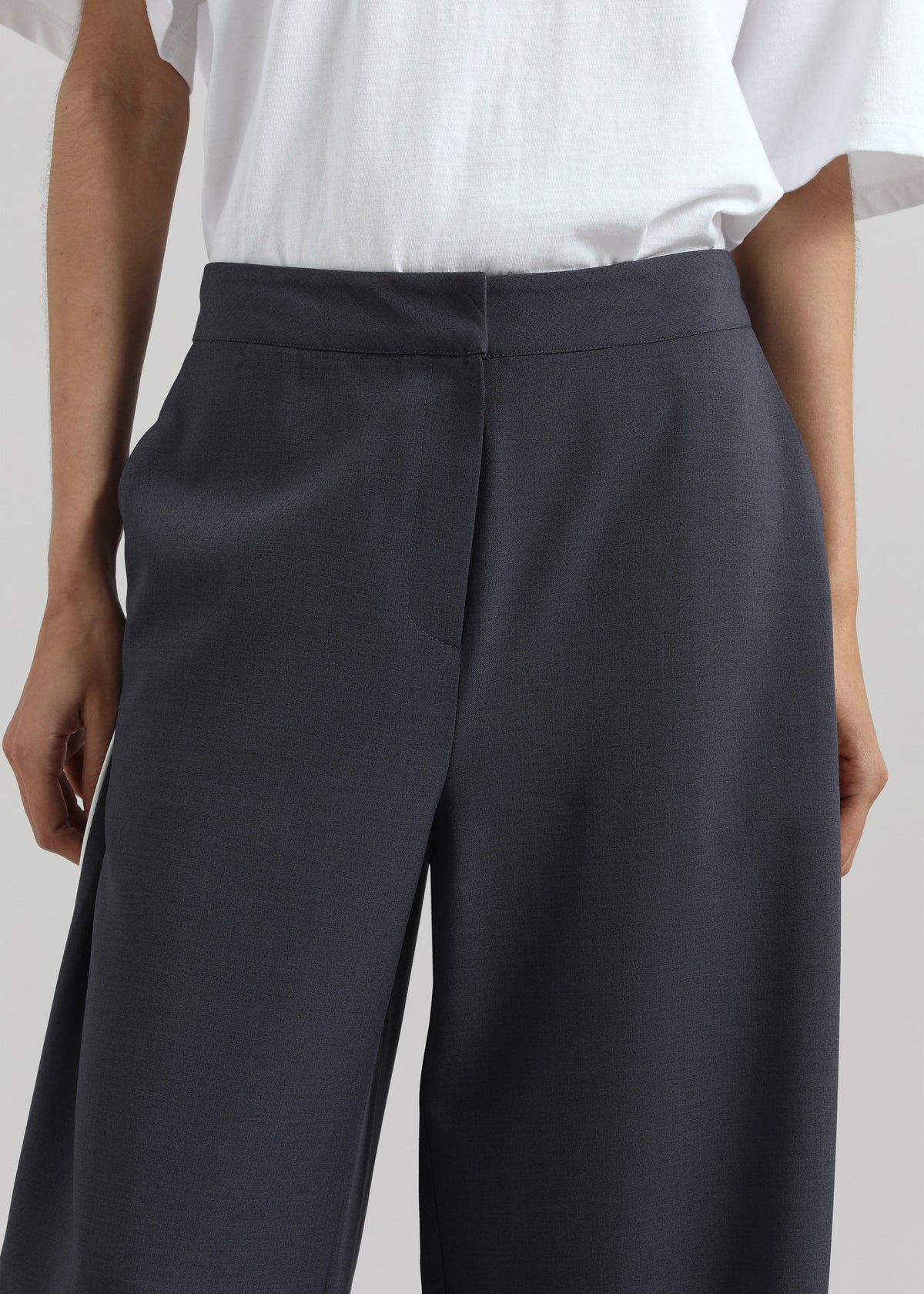 Kemi Contrast Trim Pants - Dark Blue β view 4 of 8