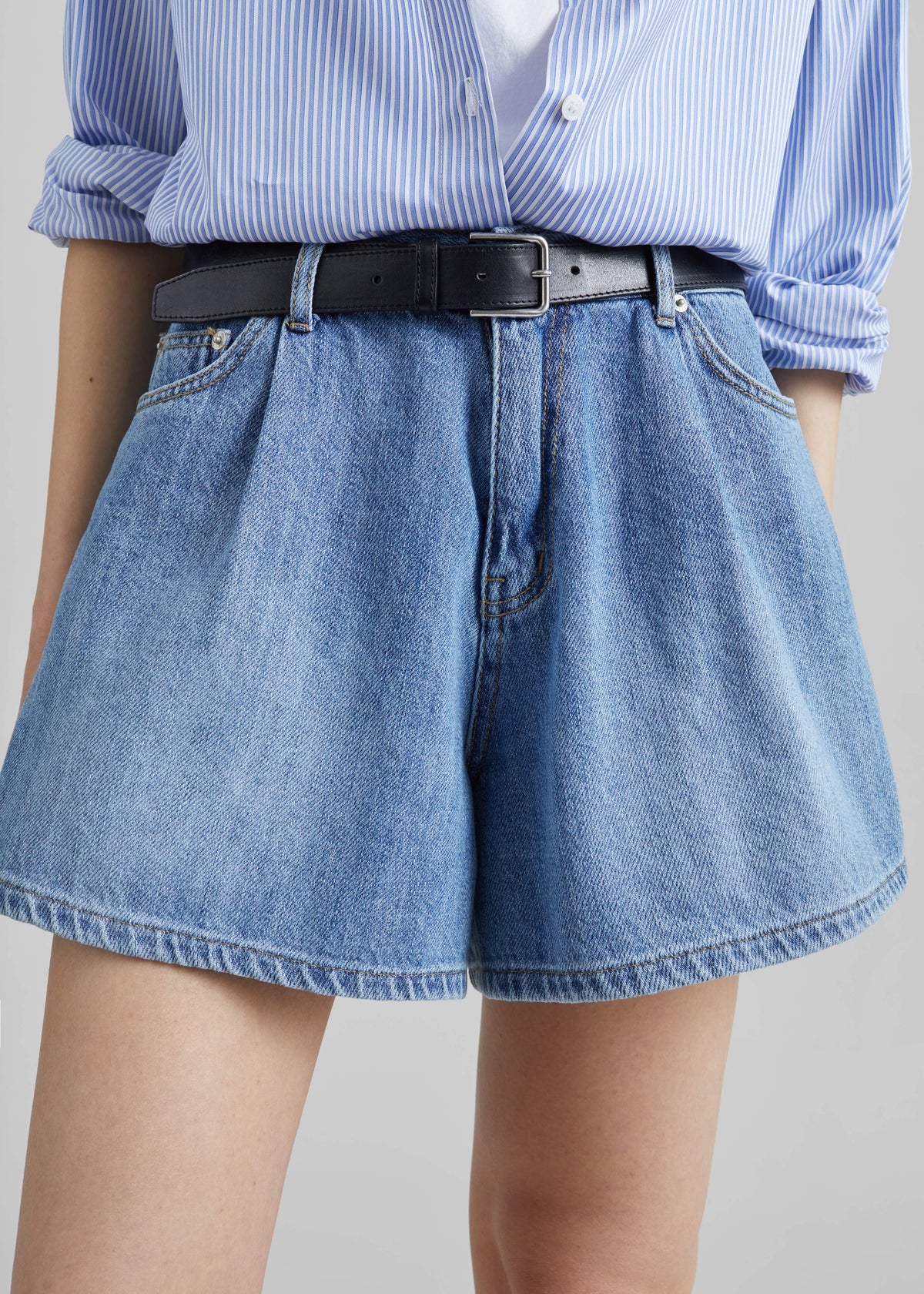 Mojave Pleated Denim Shorts - Medium Wash β view 3 of 8