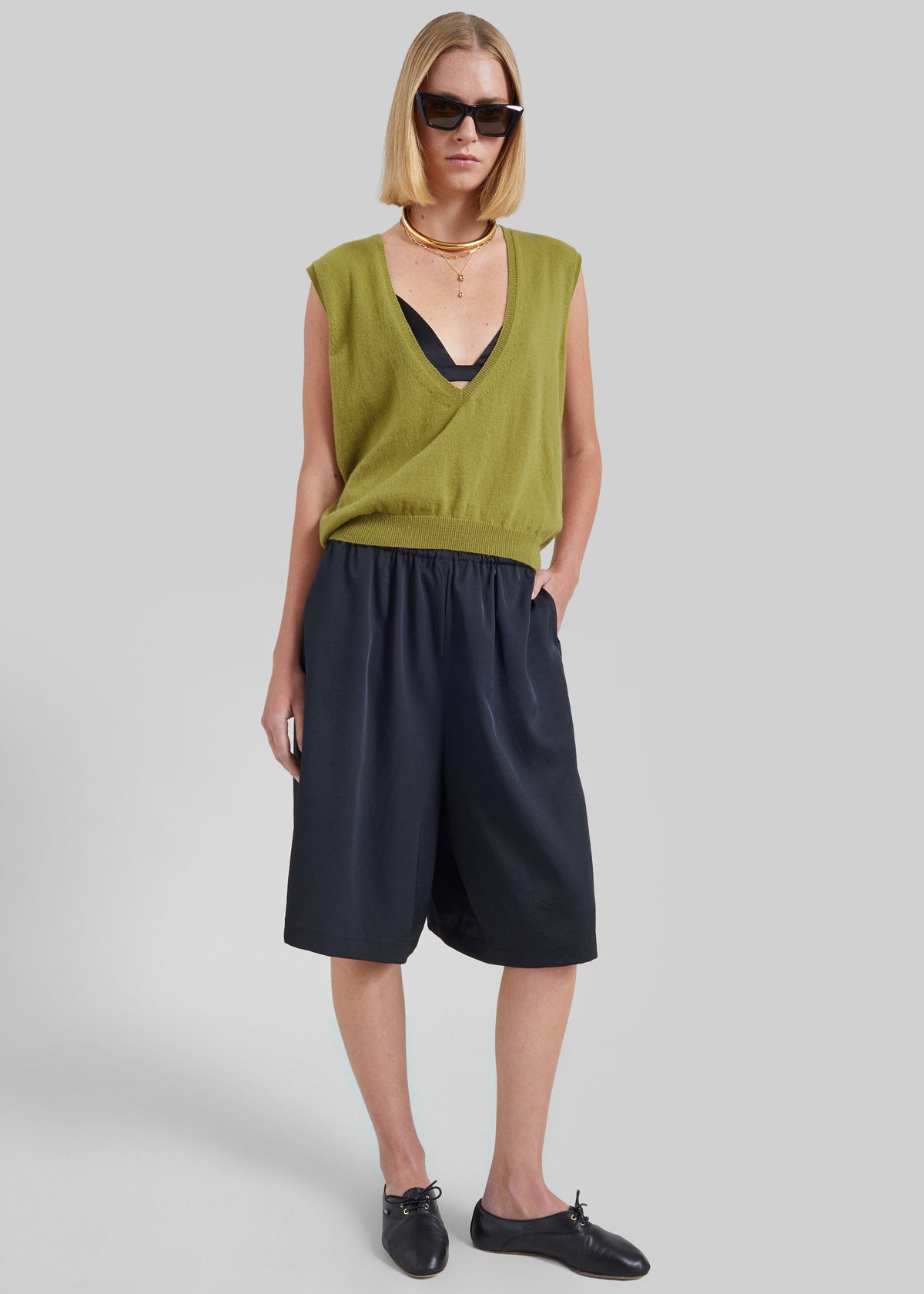Olyne Satin Wide Bermuda Shorts - Black β view 3 of 8