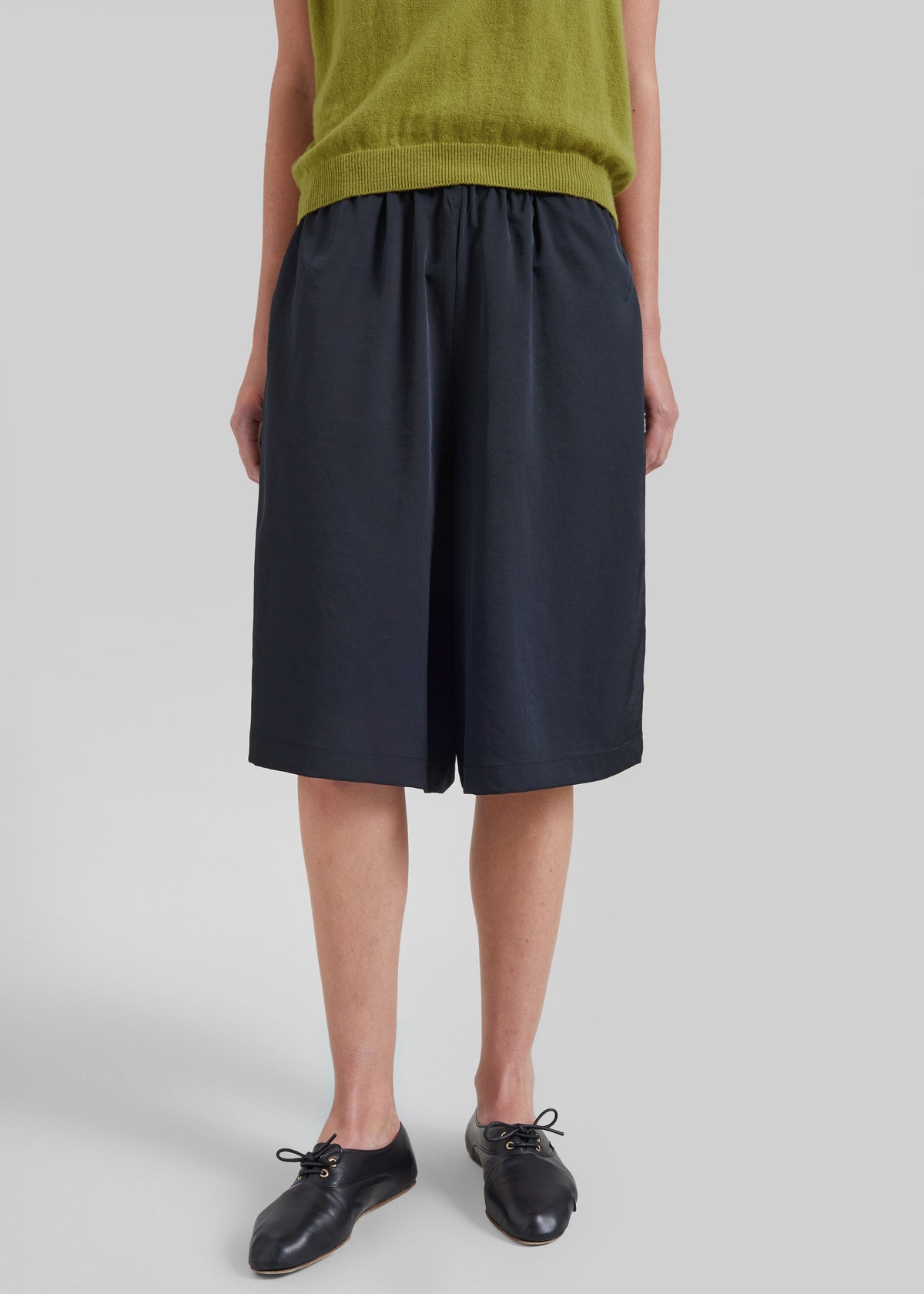 Olyne Satin Wide Bermuda Shorts - Black β view 2 of 8