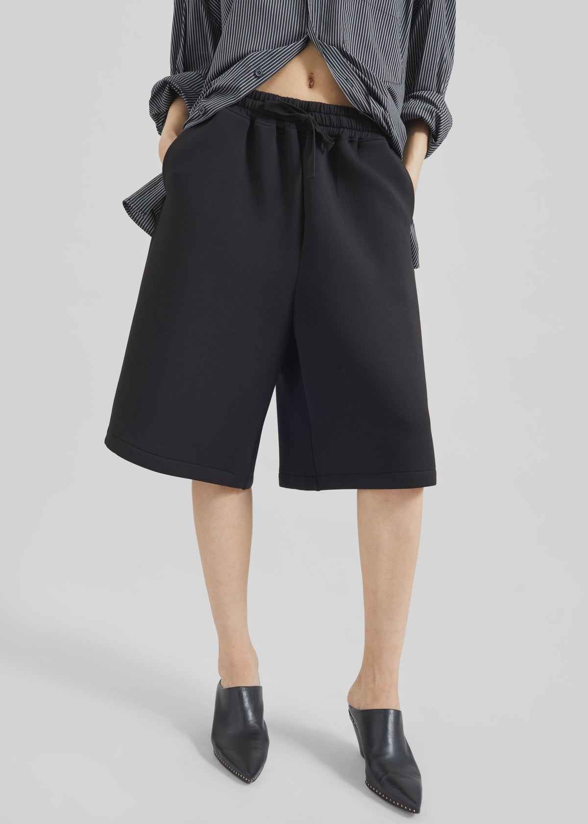 Rian Sweatshorts - Black β view 5 of 8