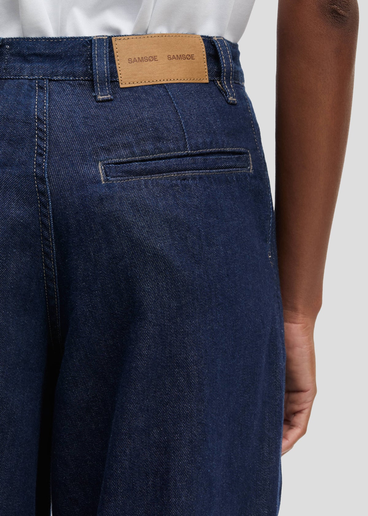 Samsøe Samsøe Saharper Pleat Jeans - Soft Denim – view 4 of 10