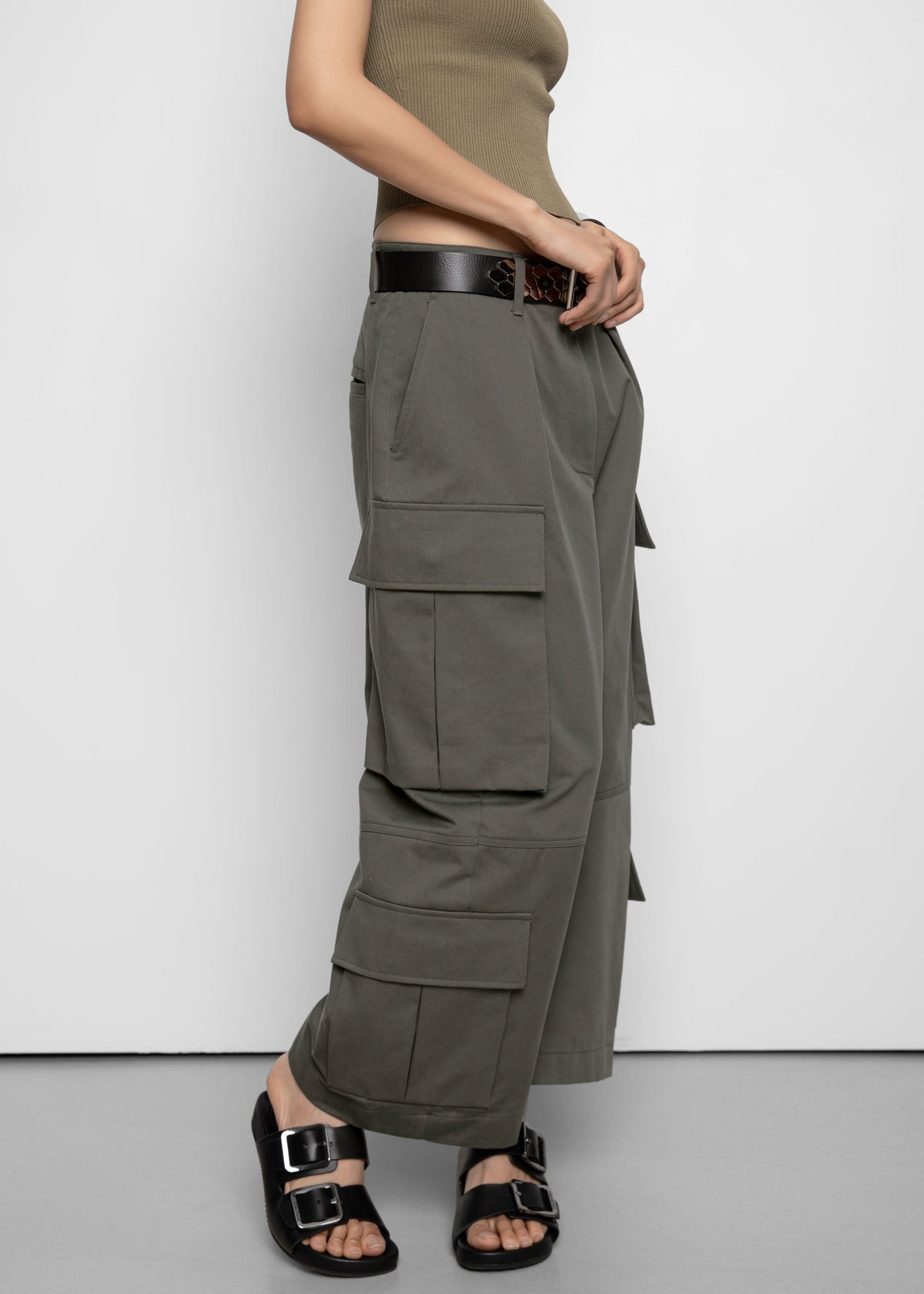Villeron Cropped Cargo Pants - Dark Olive β view 5 of 10