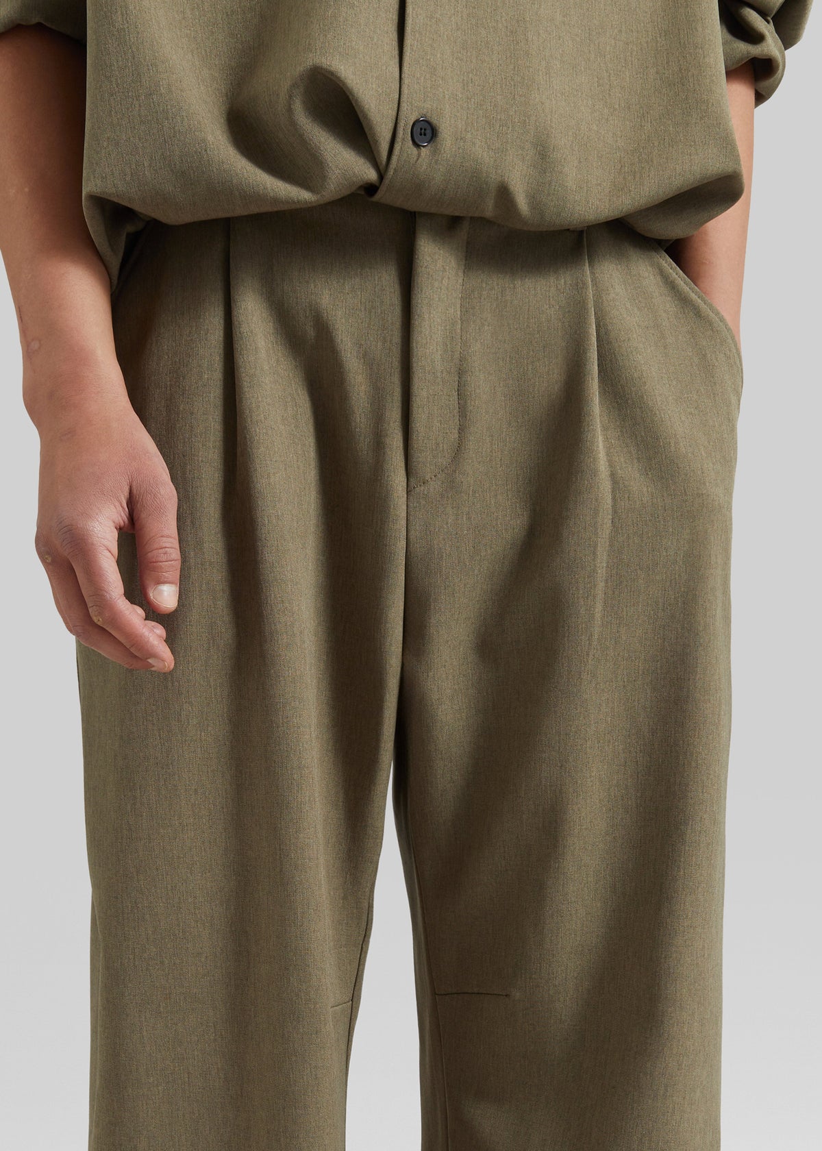 Alessio Straight Trousers - Olive – view 4 of 9