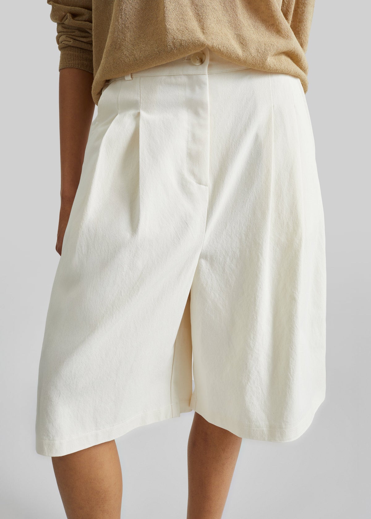 Altea Pleated Bermuda Shorts - Ivory – view 3 of 8