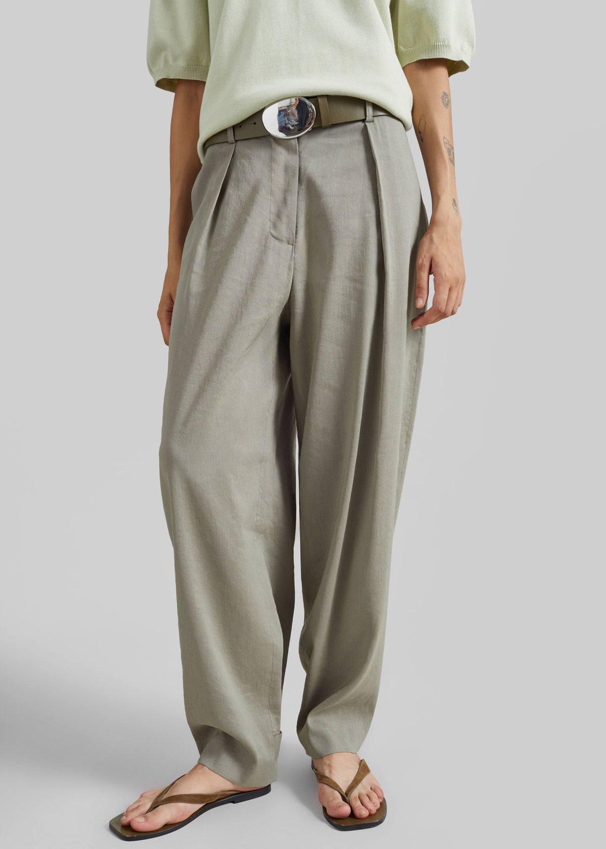 Auray Pleated Trousers - Olive – view 2 of 10