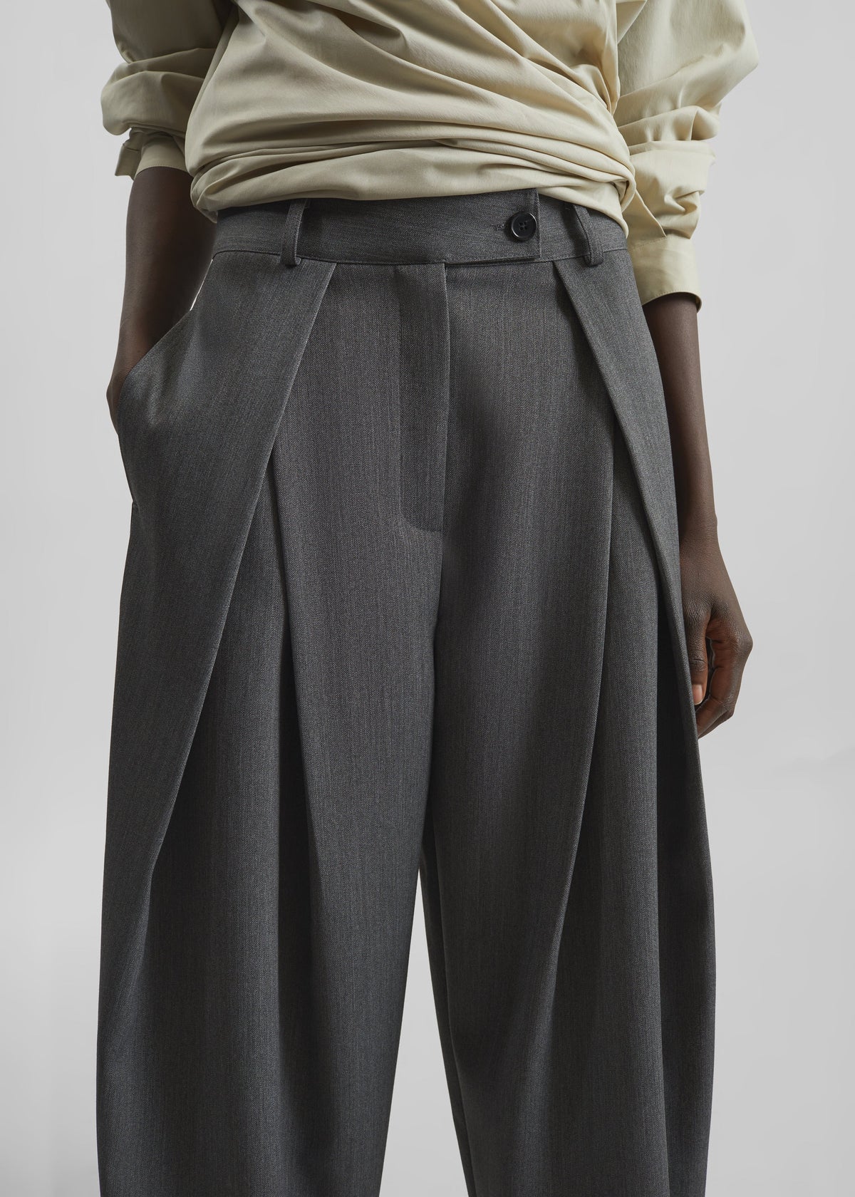 Avray Pleated Trousers - Grey – view 4 of 7