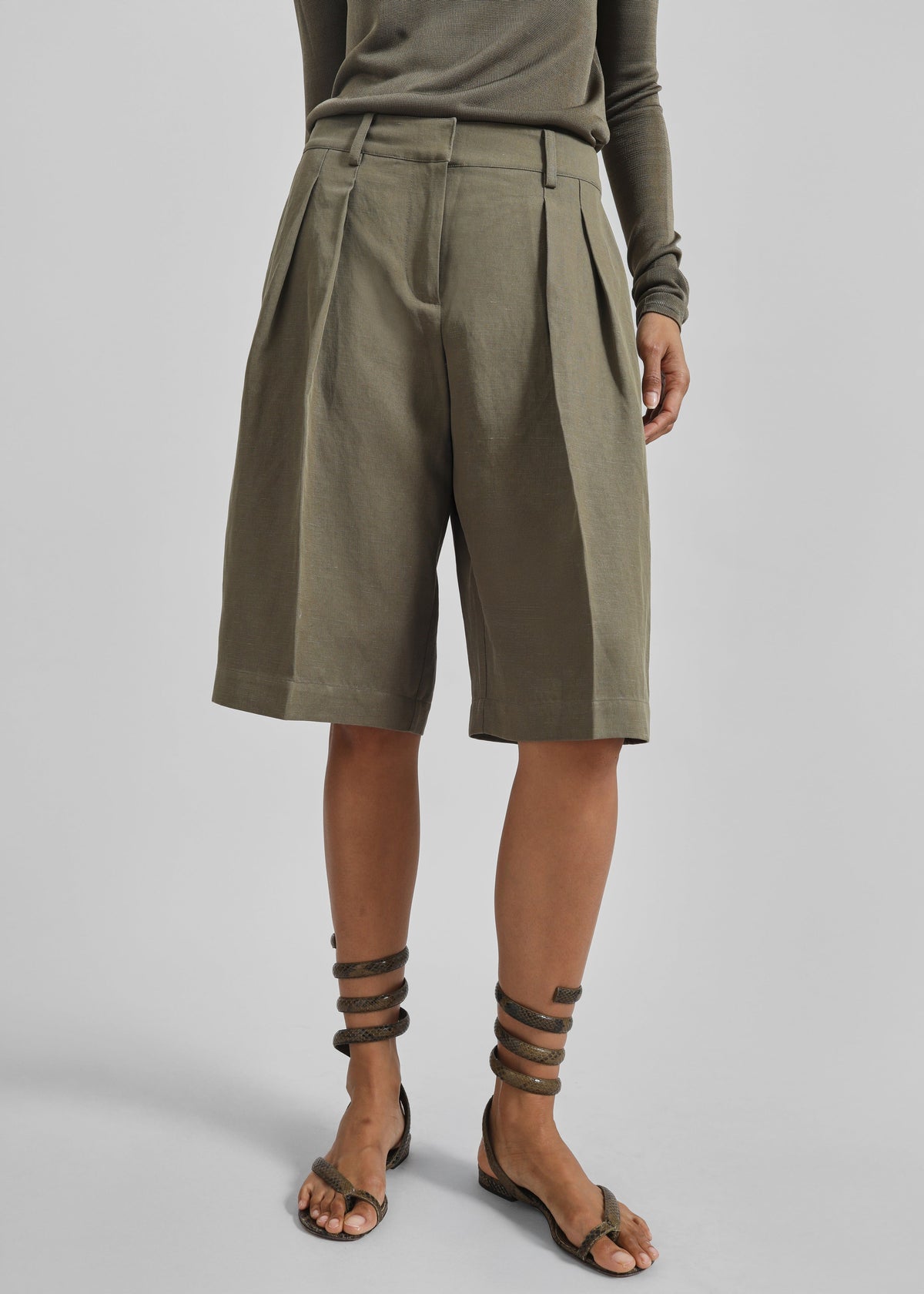 Bilbao Pleated Linen Bermuda Shorts - Khaki – view 5 of 9