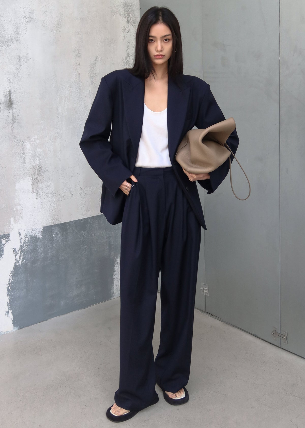 Canmore Pleated Trousers - Navy – view 4 of 8