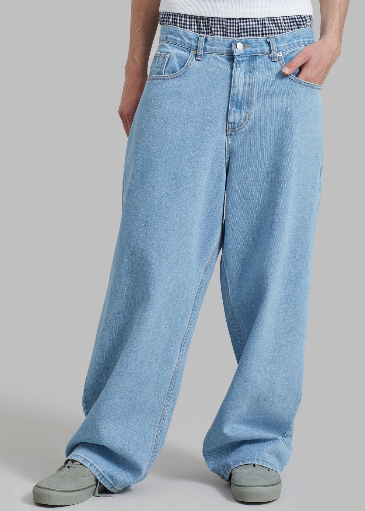 Connor Jeans - Worn Wash – view 2 of 9
