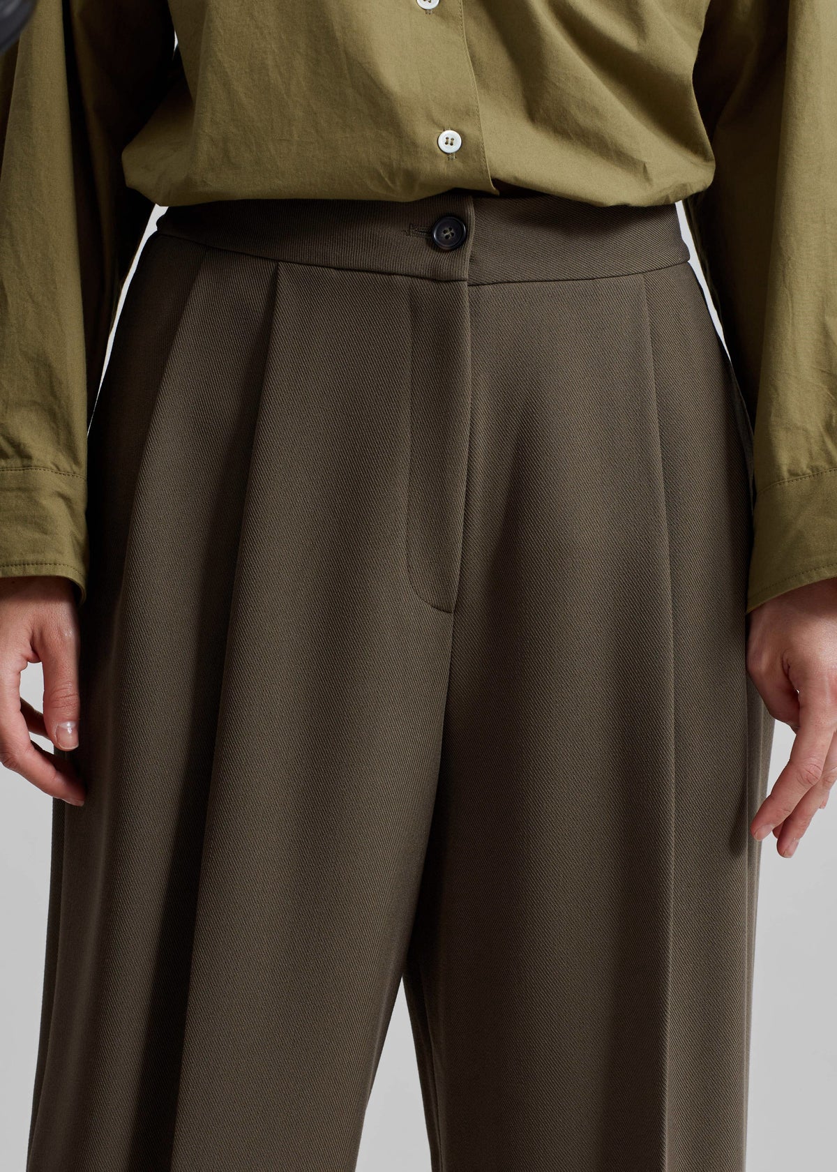 Dina Pleated Trousers - Khaki – view 3 of 16