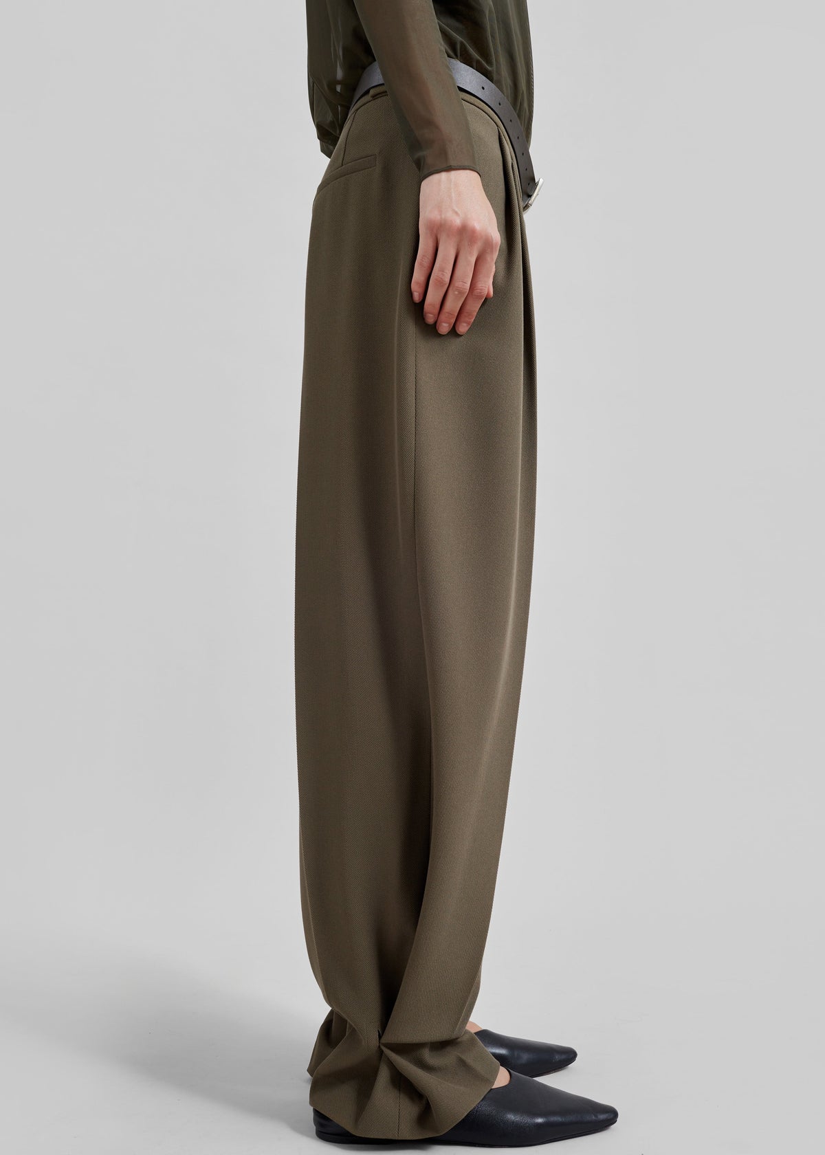 Dina Pleated Trousers - Khaki – view 2 of 16