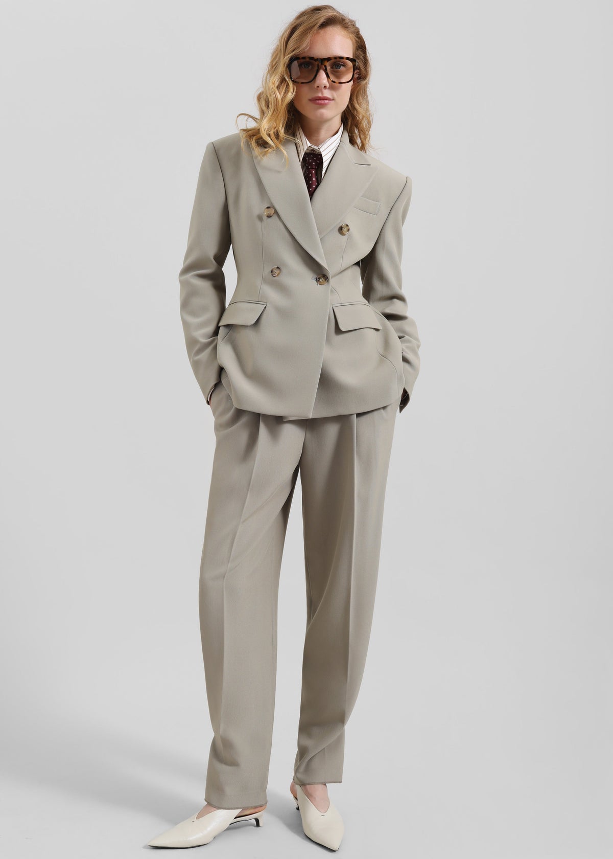 Dina Pleated Trousers - Light Taupe – view 2 of 8