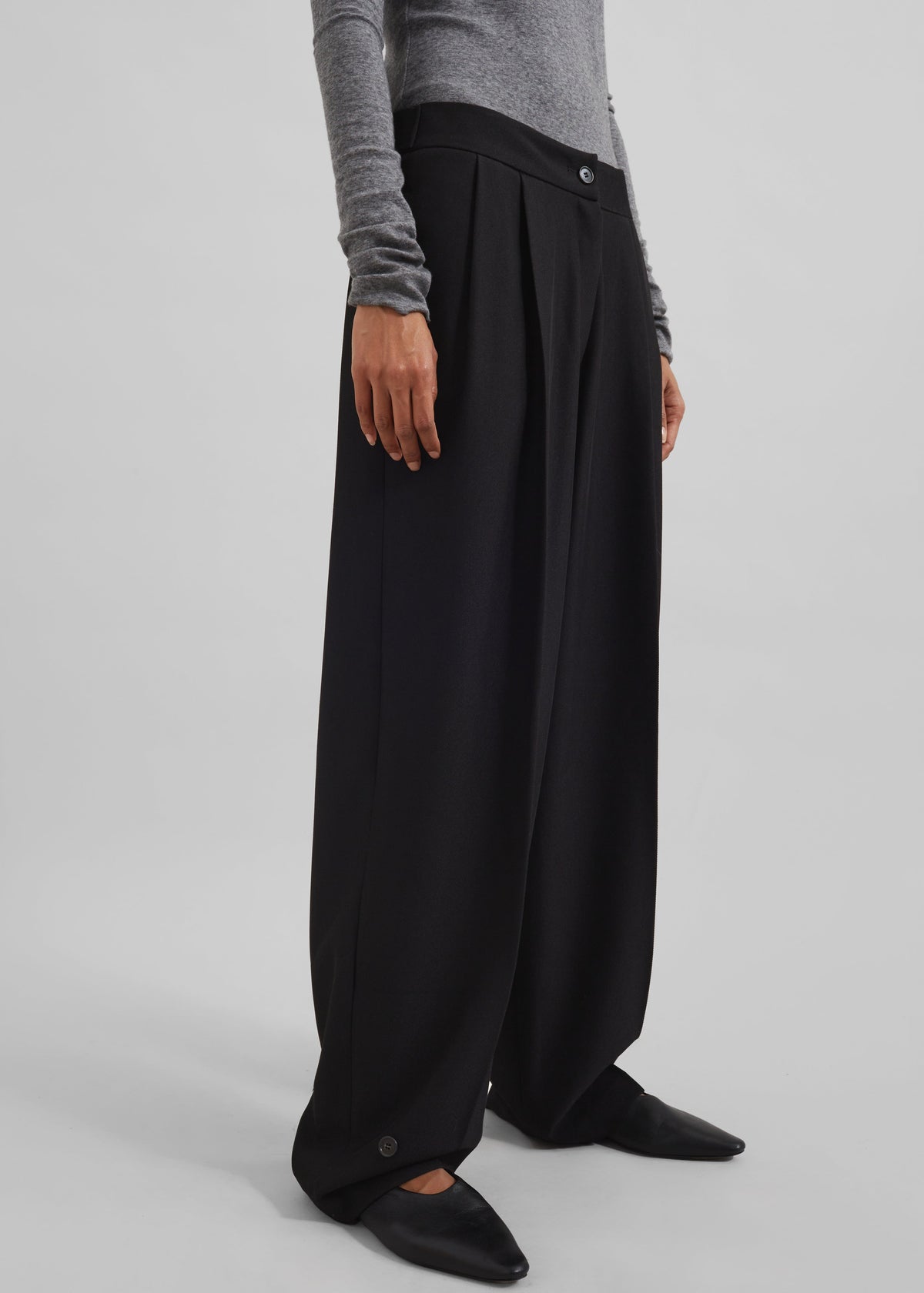 Doyer Pleated Trousers - Black – view 5 of 9