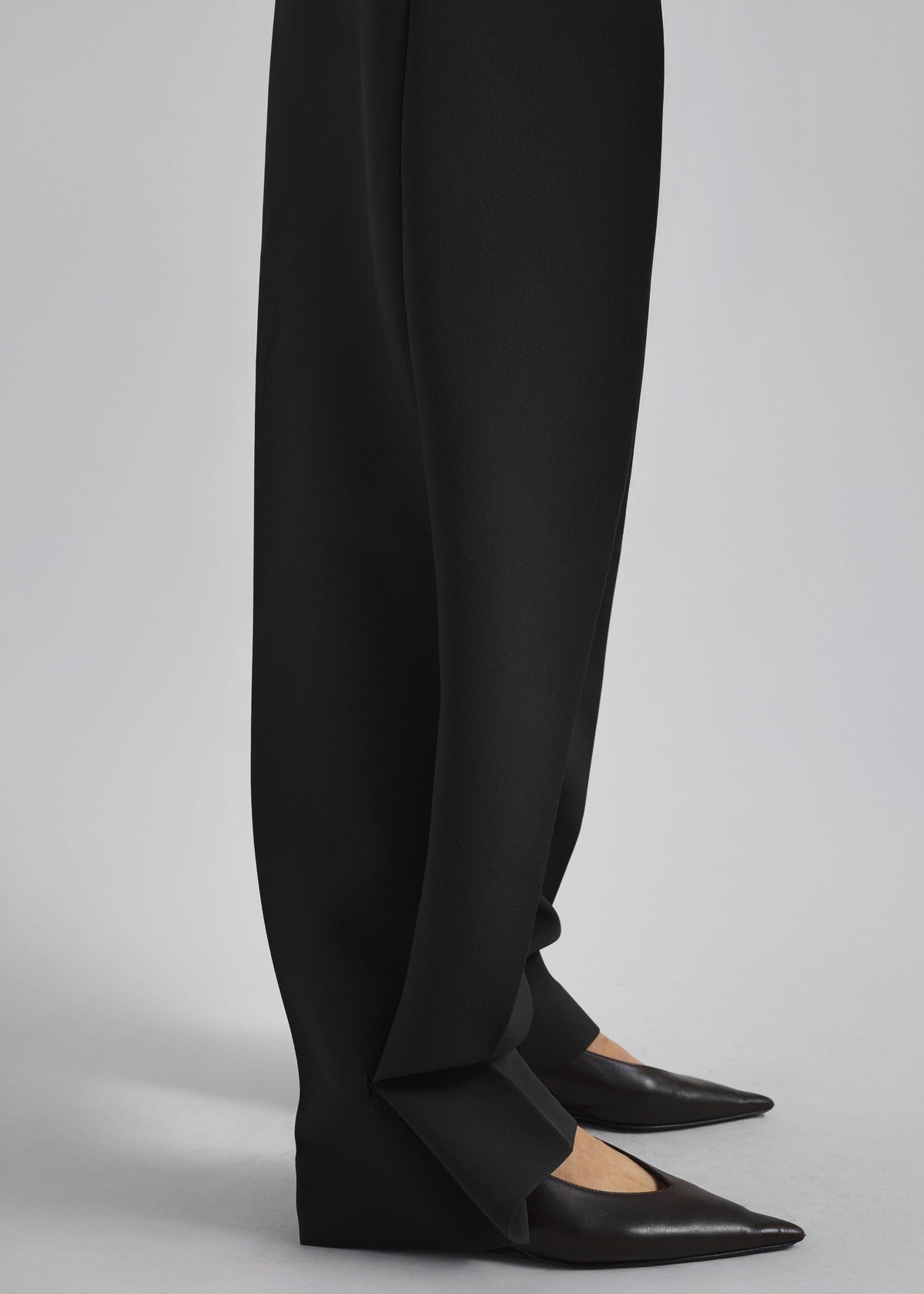 Doyer Pleated Trousers - Black – view 3 of 9
