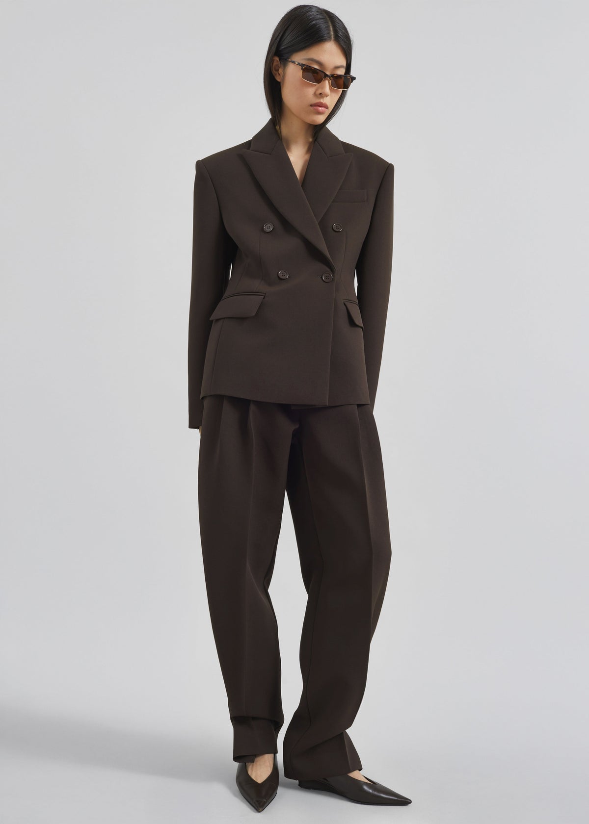 Doyer Pleated Trousers - Brown – view 4 of 10