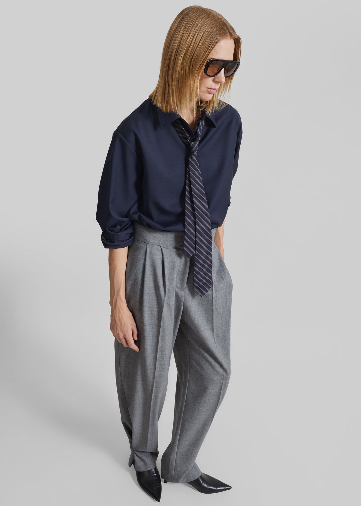 Doyer Pleated Trousers - Light Grey – view 3 of 8