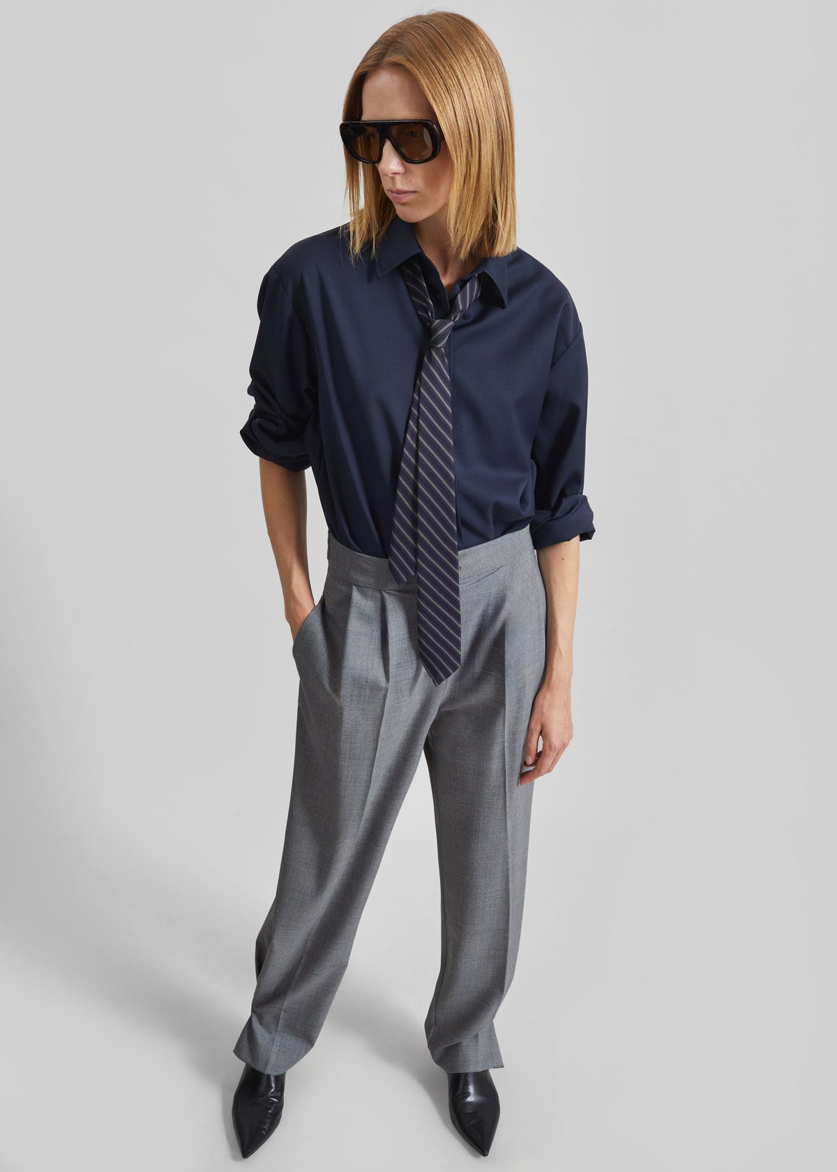 Doyer Pleated Trousers - Light Grey – view 5 of 8