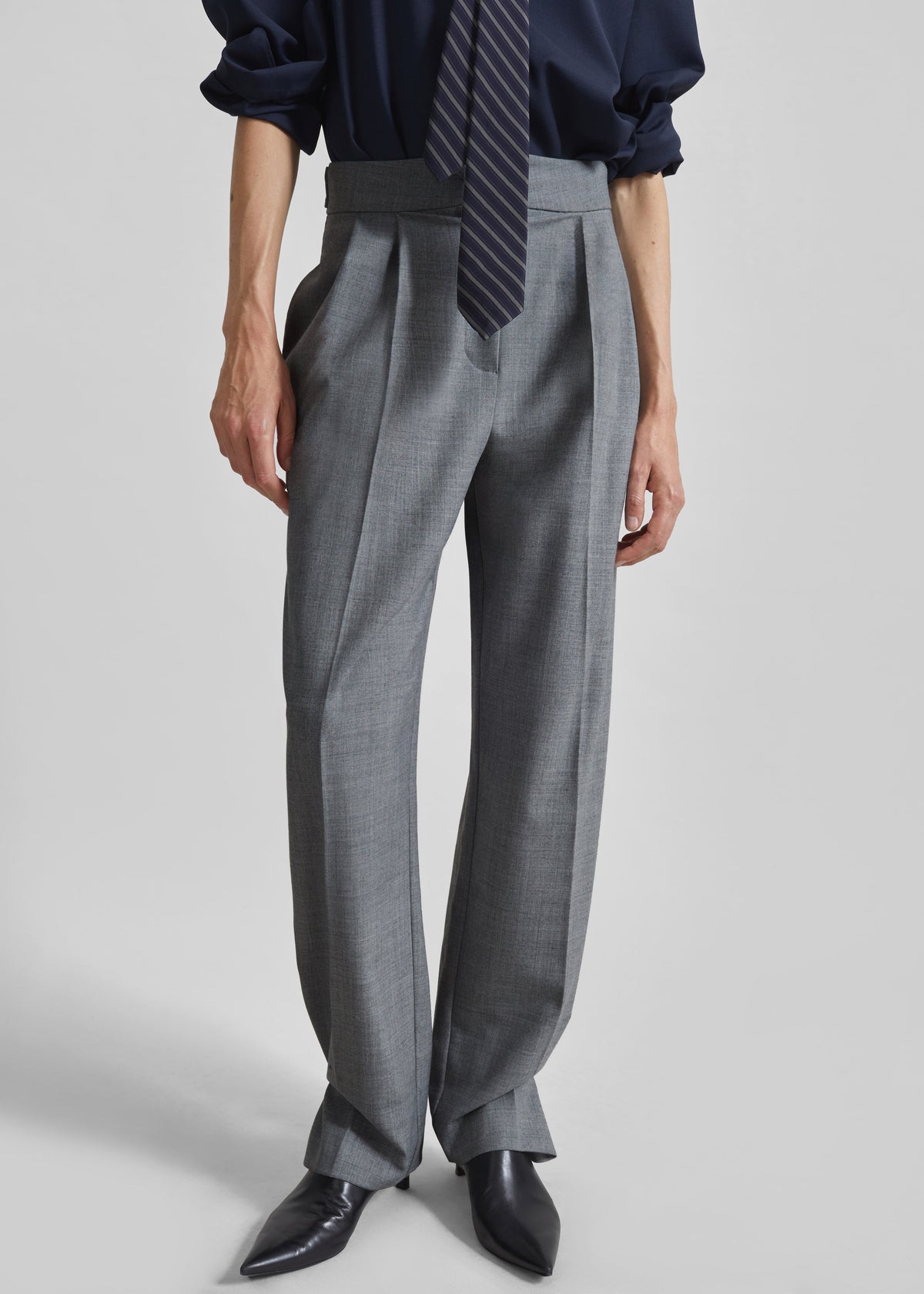 Doyer Pleated Trousers - Light Grey – view 1 of 8