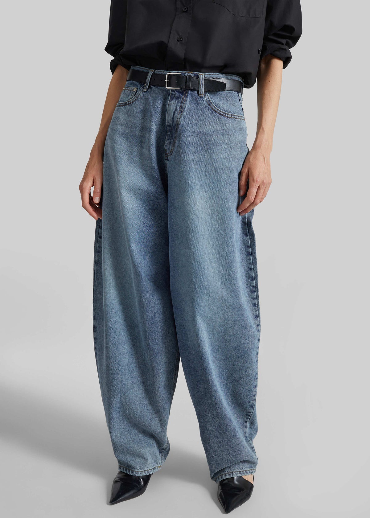 Elga Barrel Leg Jeans - Medium Wash – view 2 of 9