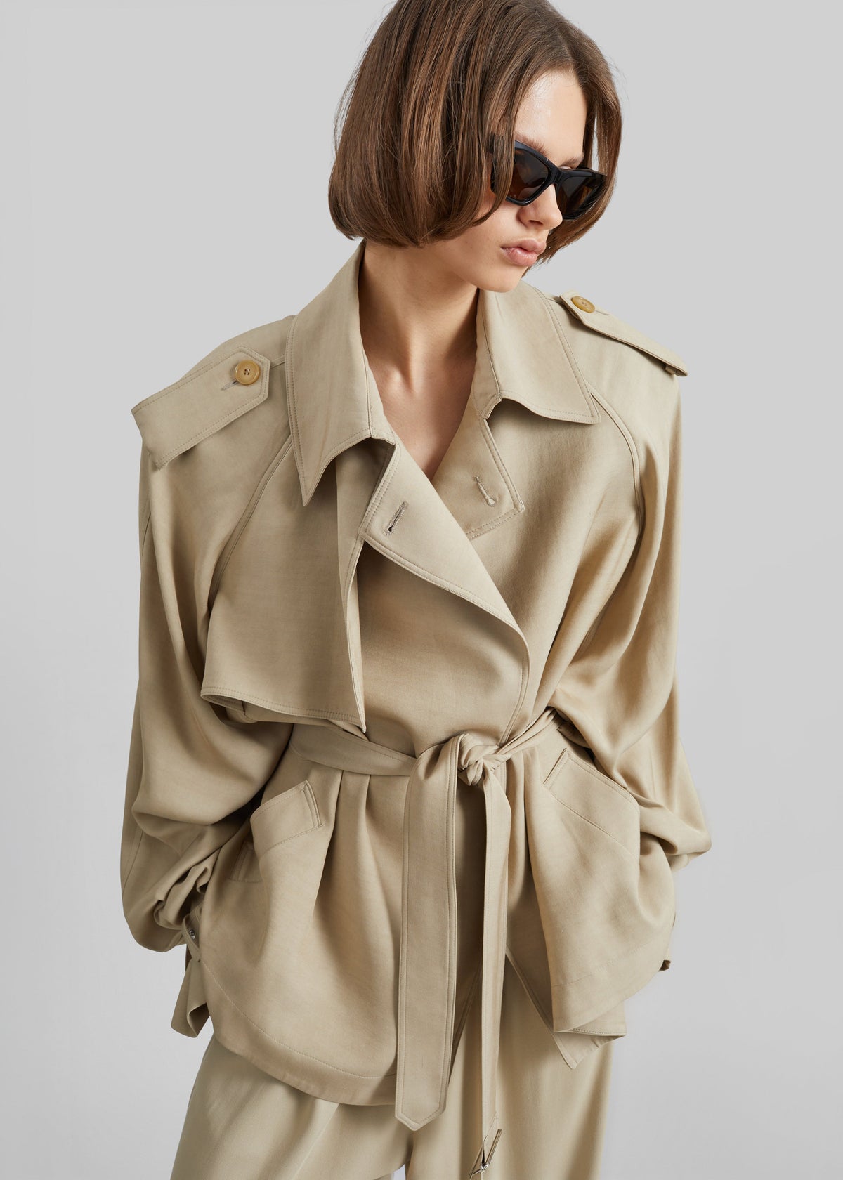 Elva Fluid Short Trench - Beige – view 7 of 11