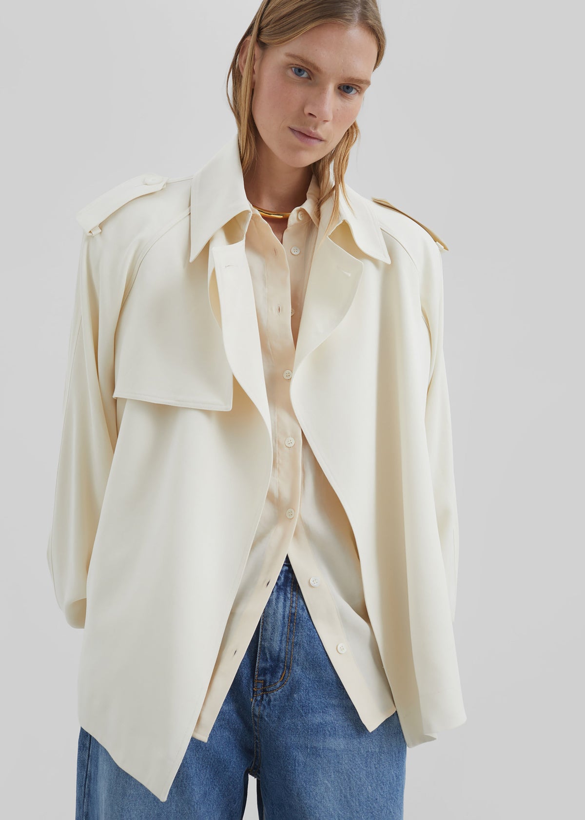 Elva Fluid Short Trench - Ivory – view 3 of 10