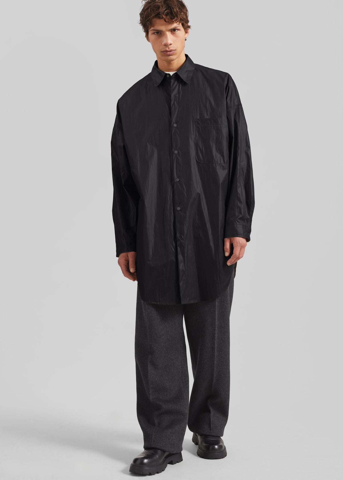 Etah Lustrous Oversized Shirt - Black – view 3 of 6