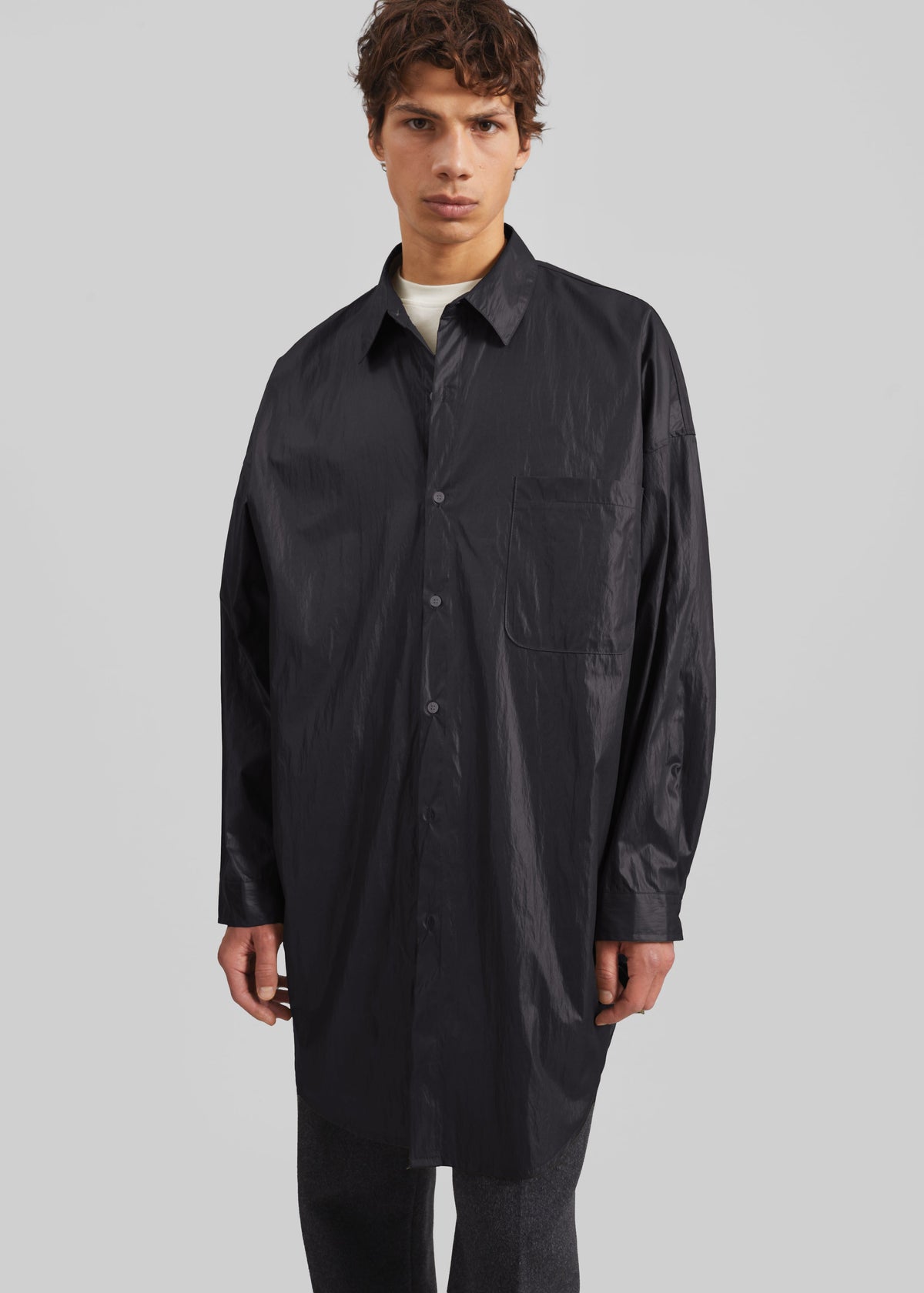 Etah Lustrous Oversized Shirt - Black – view 4 of 6