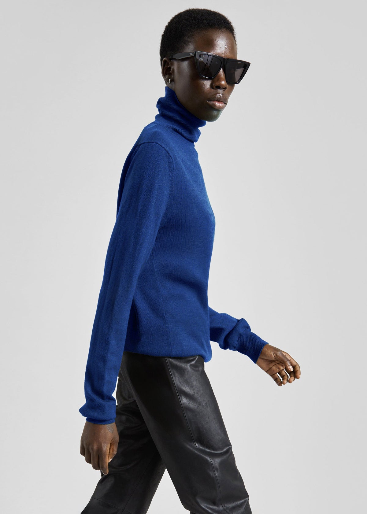 Eve Thin Turtleneck Sweater - Blue – view 2 of 4
