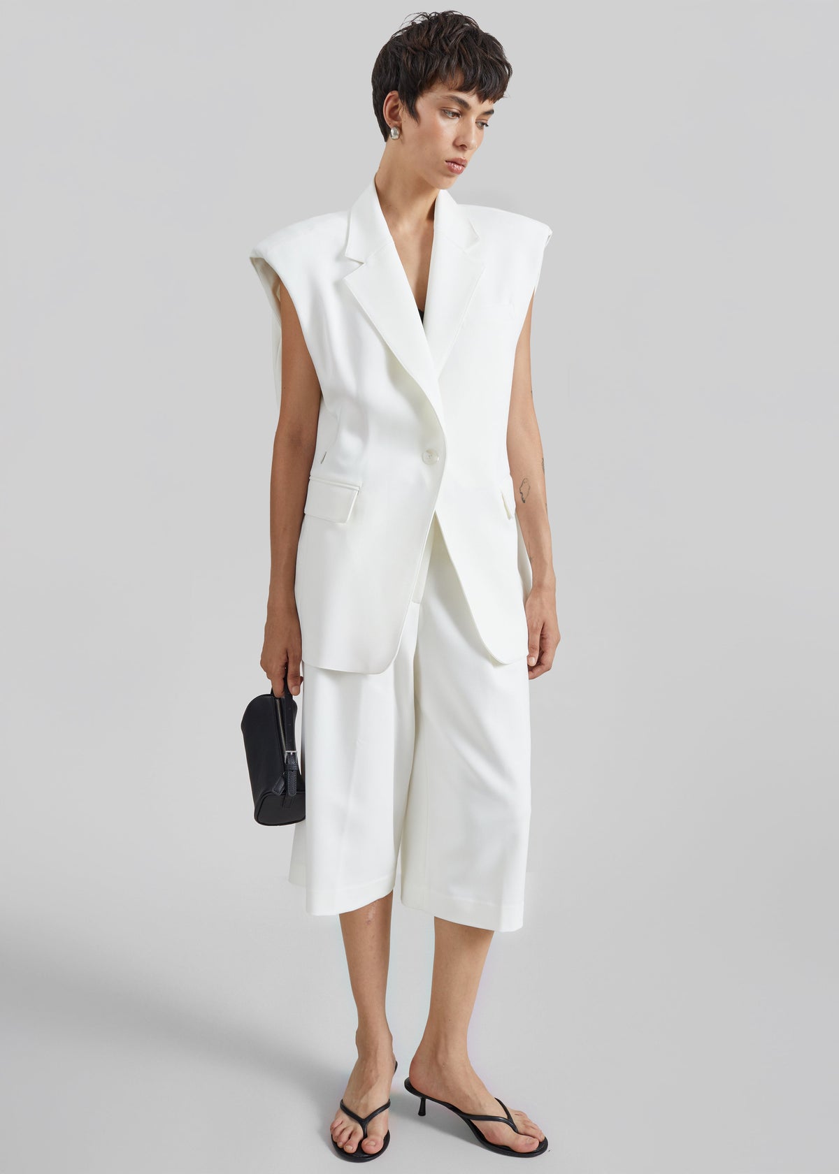 Jag Pleated Bermuda Shorts - White – view 5 of 8
