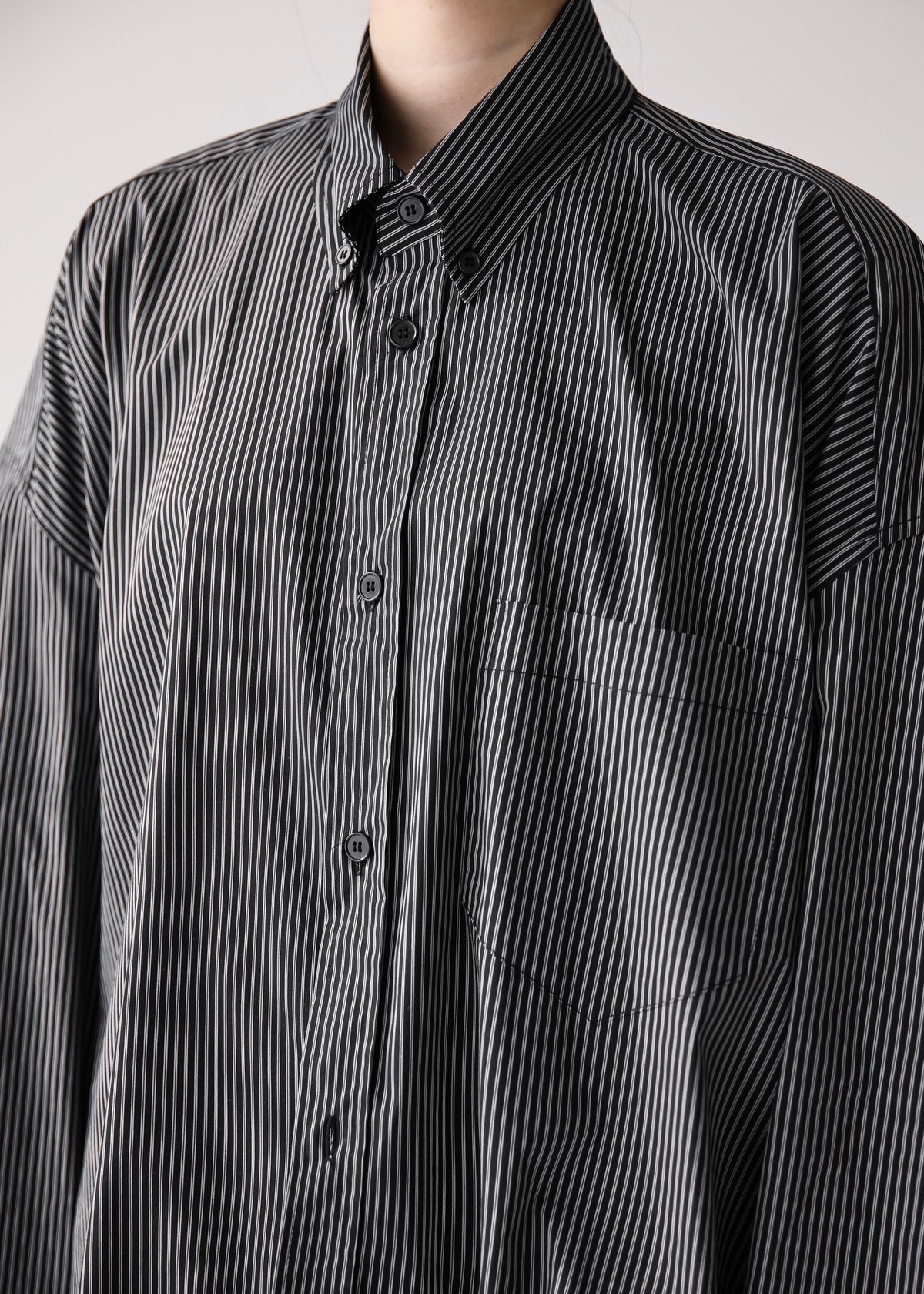 Lioris Oversized Shirt - Black/White Stripe – view 4 of 10